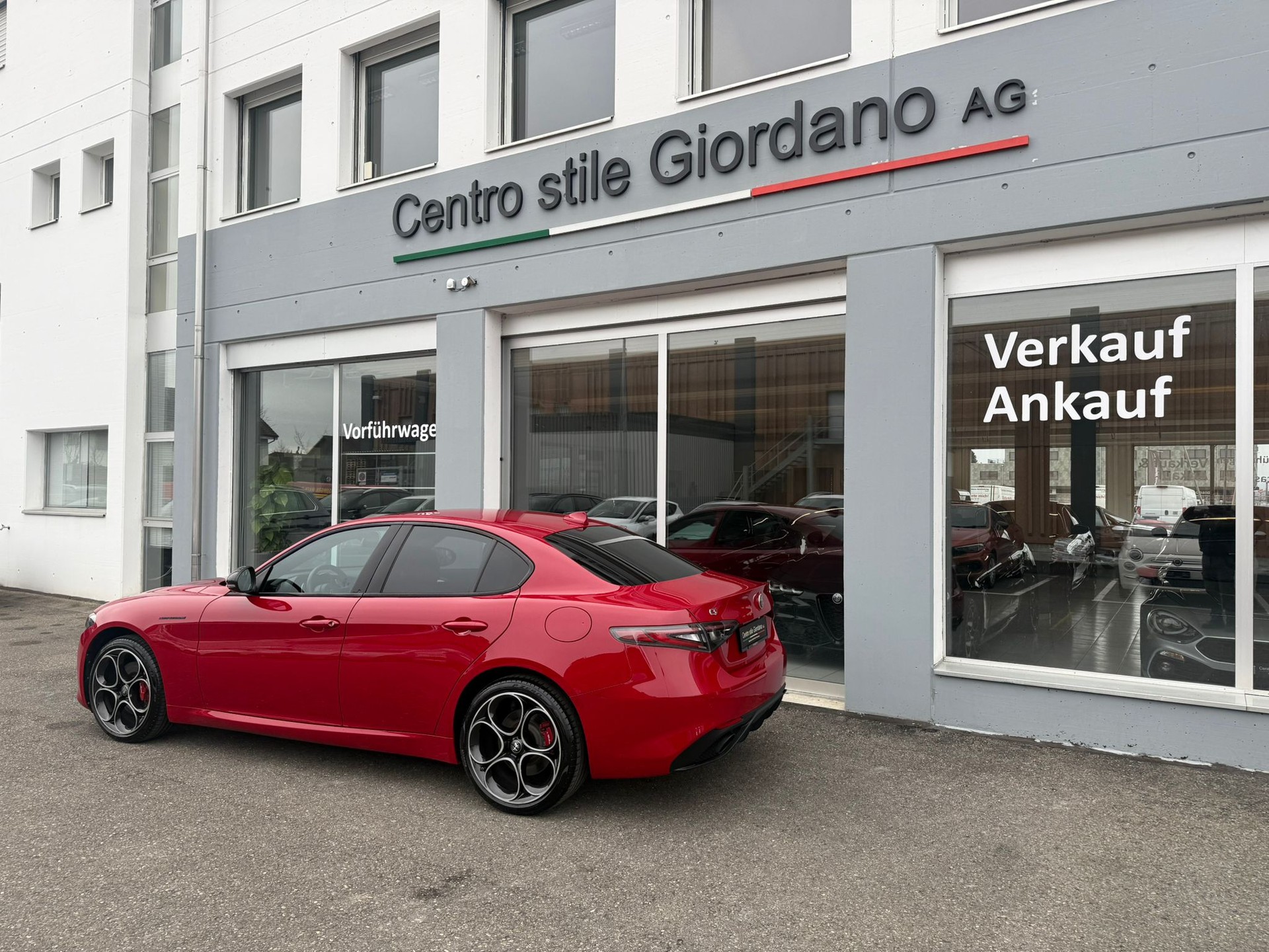ALFA ROMEO Giulia 2.0 Competizione 280PS Q4 AT8 MY23/24-image-2