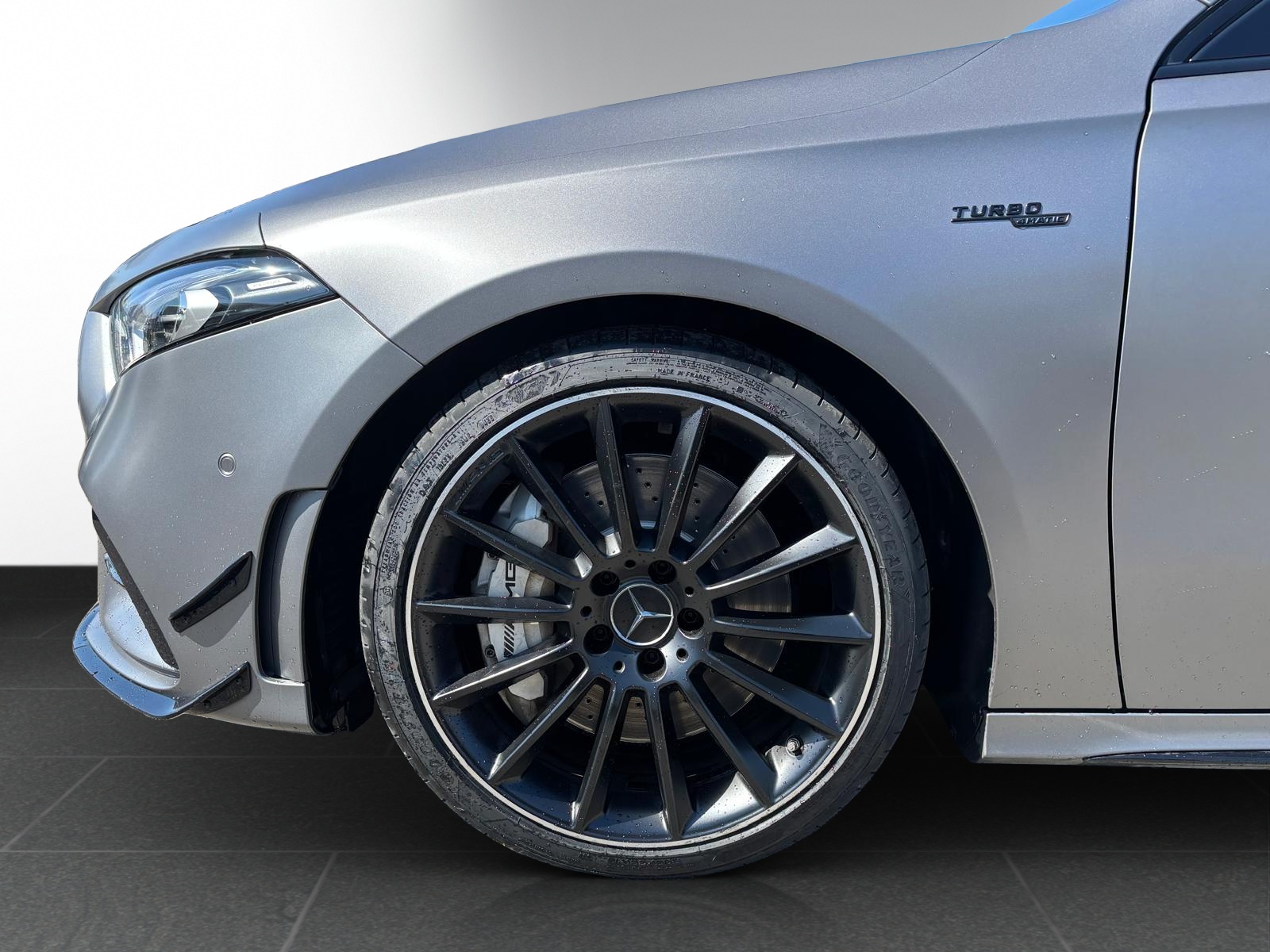 MERCEDES-BENZ A 35 AMG 4Matic-image-4