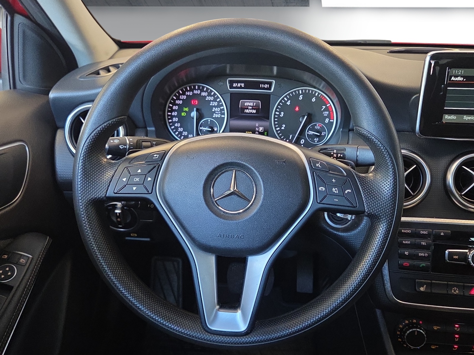 MERCEDES-BENZ A 180 Style 7G-DCT-image-12