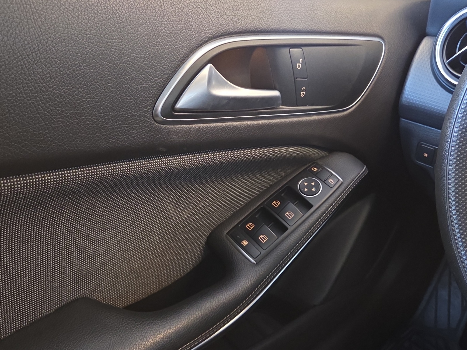 MERCEDES-BENZ A 180 Style 7G-DCT-image-15