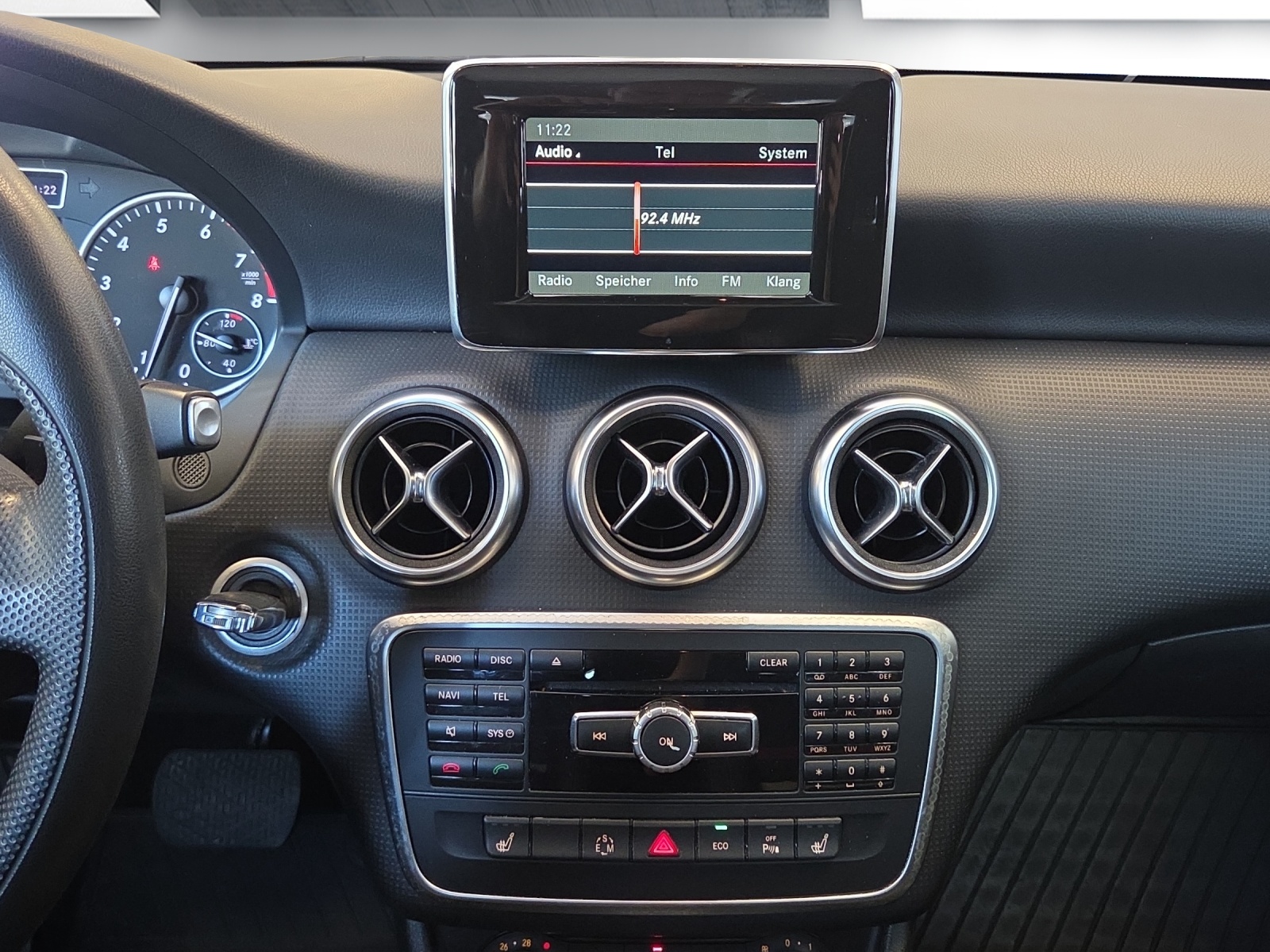 MERCEDES-BENZ A 180 Style 7G-DCT-image-14