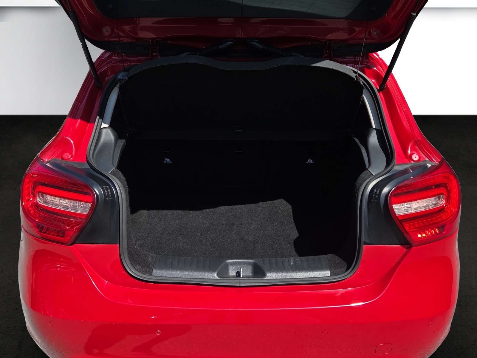MERCEDES-BENZ A 180 Style 7G-DCT-image-9