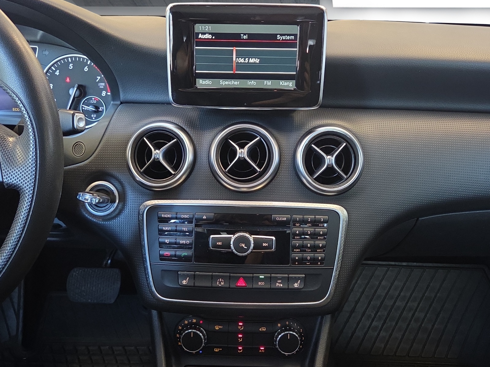 MERCEDES-BENZ A 180 Style 7G-DCT-image-13