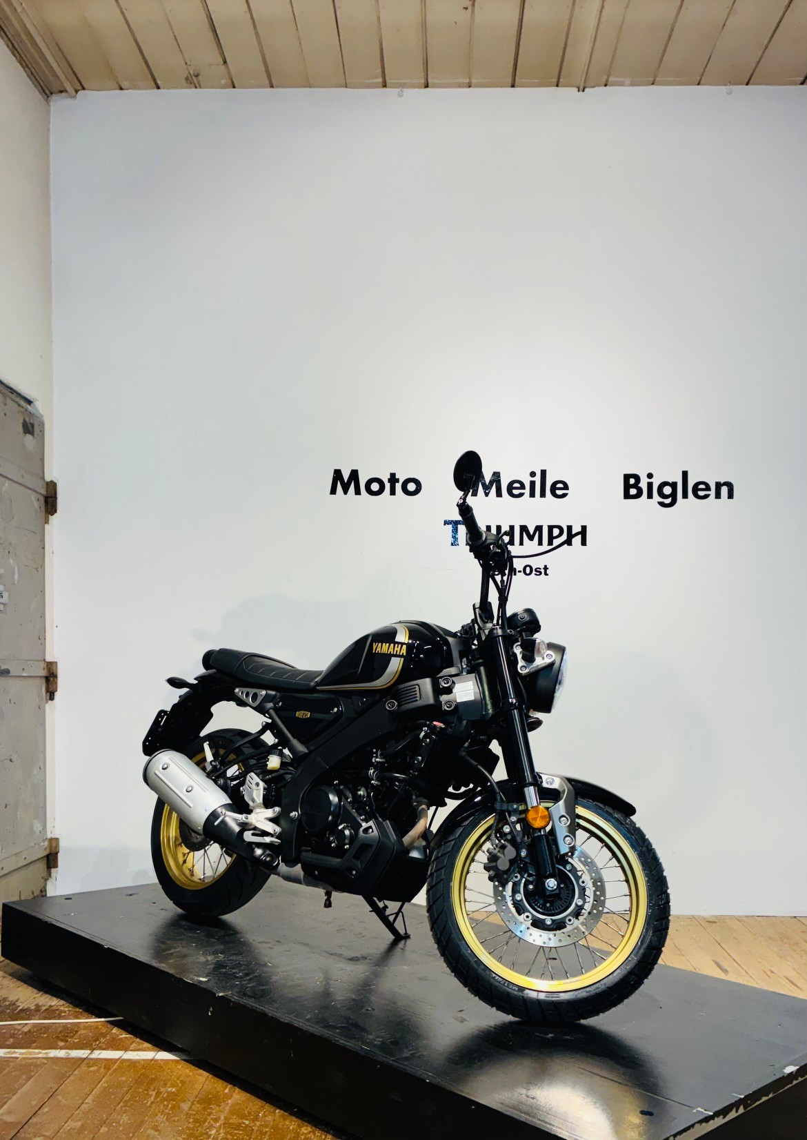 YAMAHA XSR 125-showroom-element-1