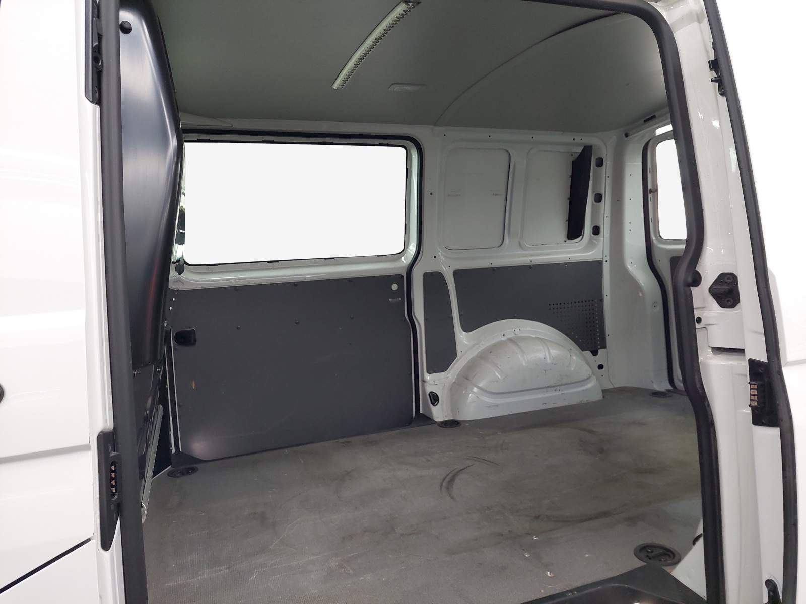 VW T6.1 2.0 TDI 4Motion-image-11