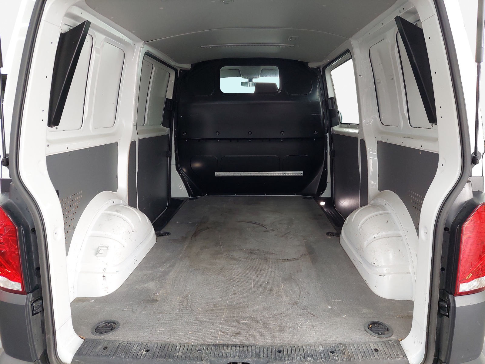 VW T6.1 2.0 TDI 4Motion-image-12