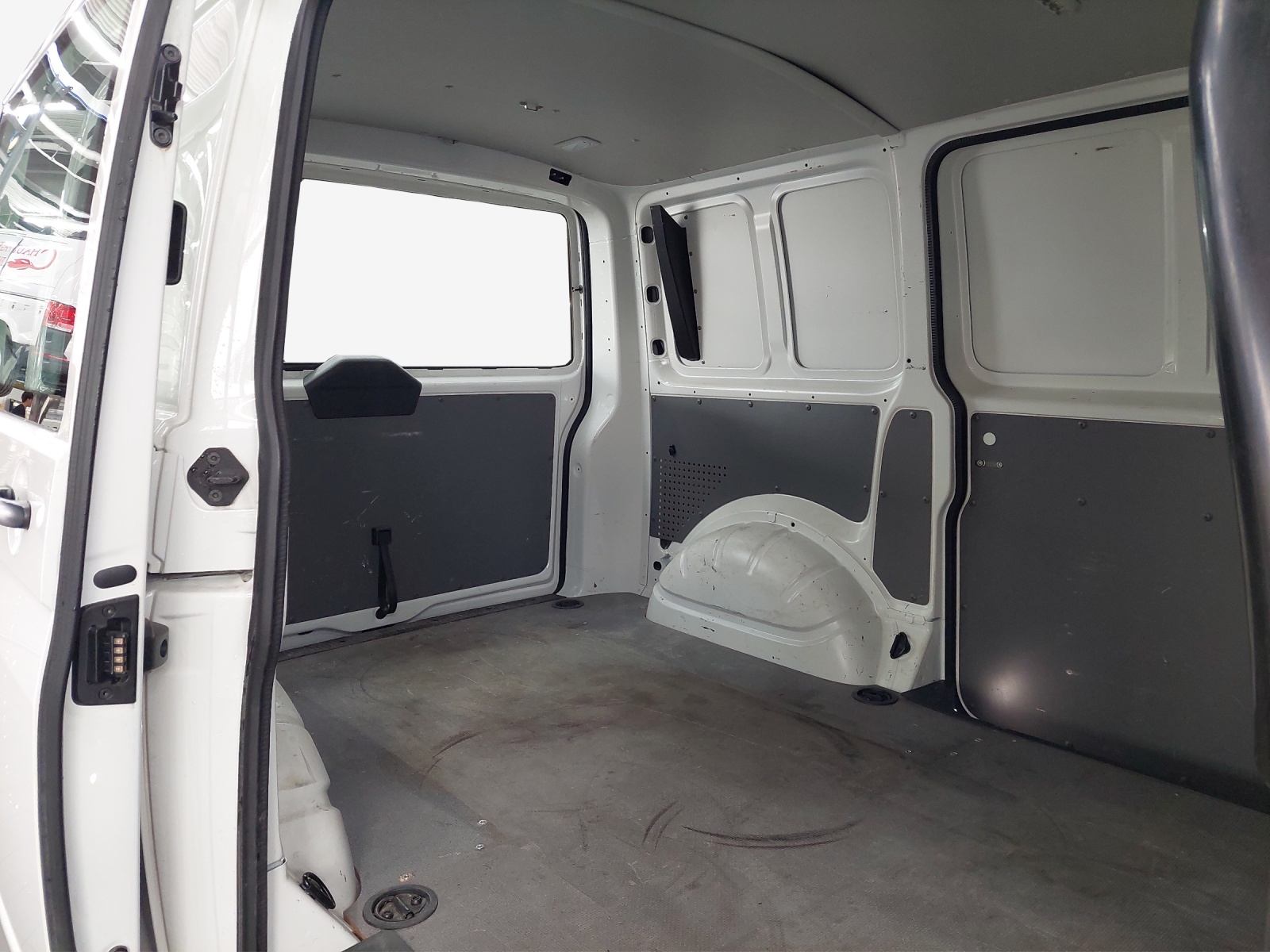 VW T6.1 2.0 TDI 4Motion-image-13