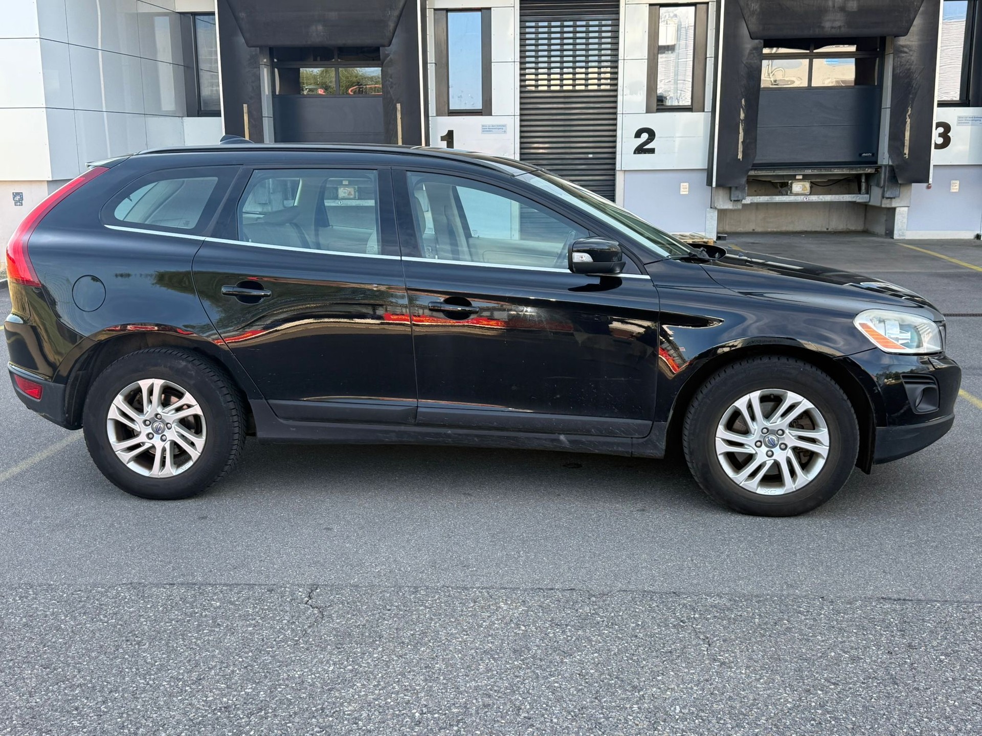 VOLVO XC60 3.2 AWD Geartronic-image-5