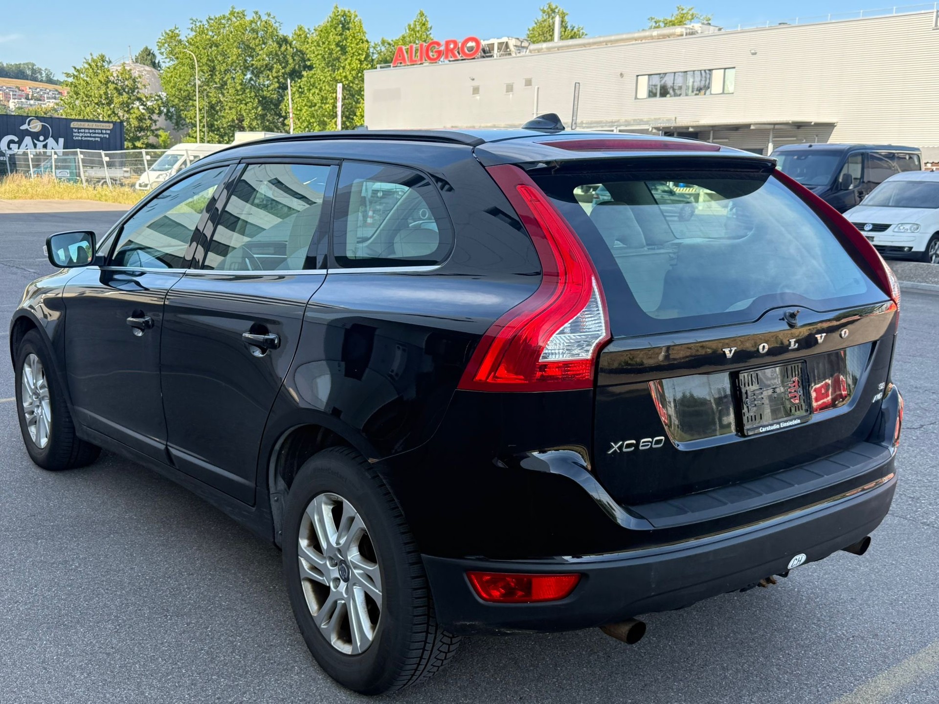 VOLVO XC60 3.2 AWD Geartronic-image-4