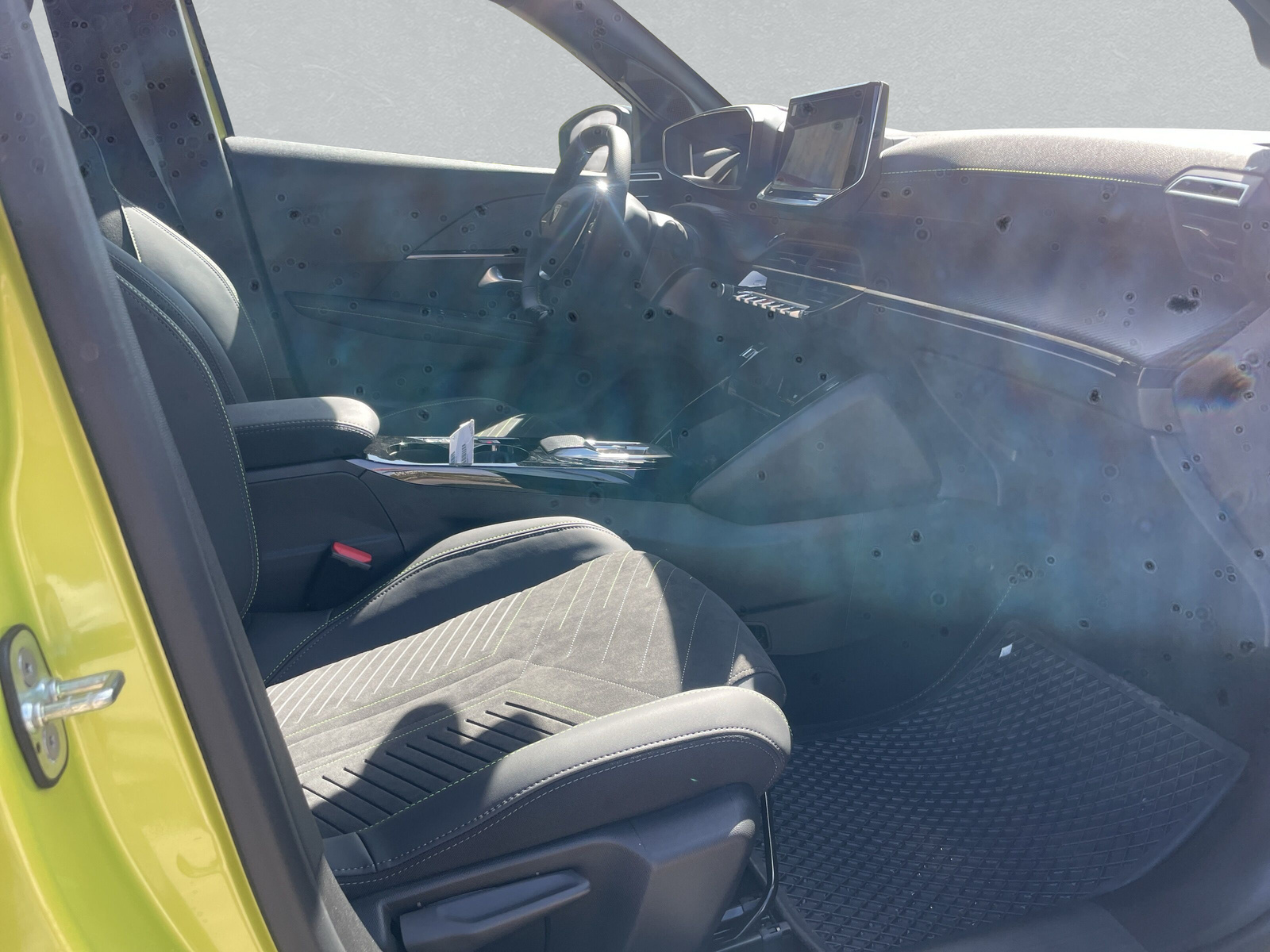 PEUGEOT 208 1.2 Hybrid 145 GT-image-8