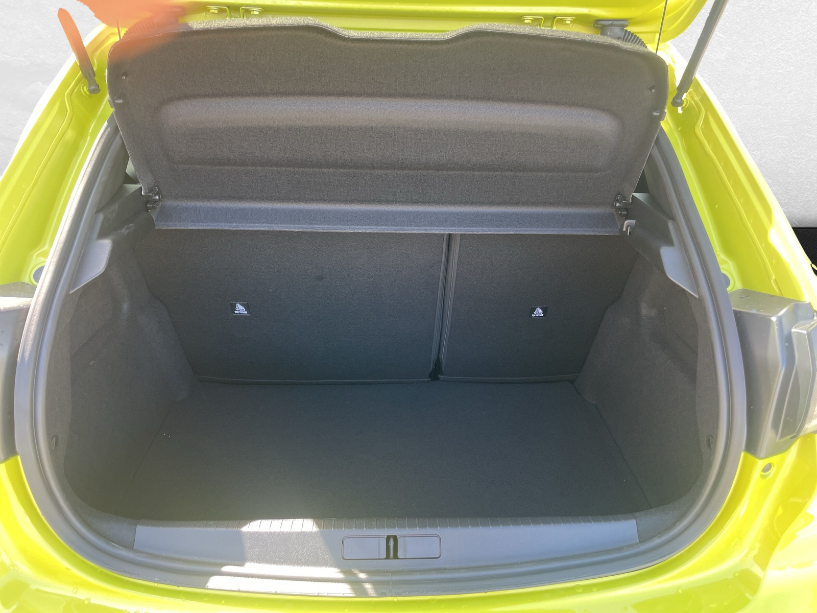 PEUGEOT 208 1.2 Hybrid 145 GT-image-6