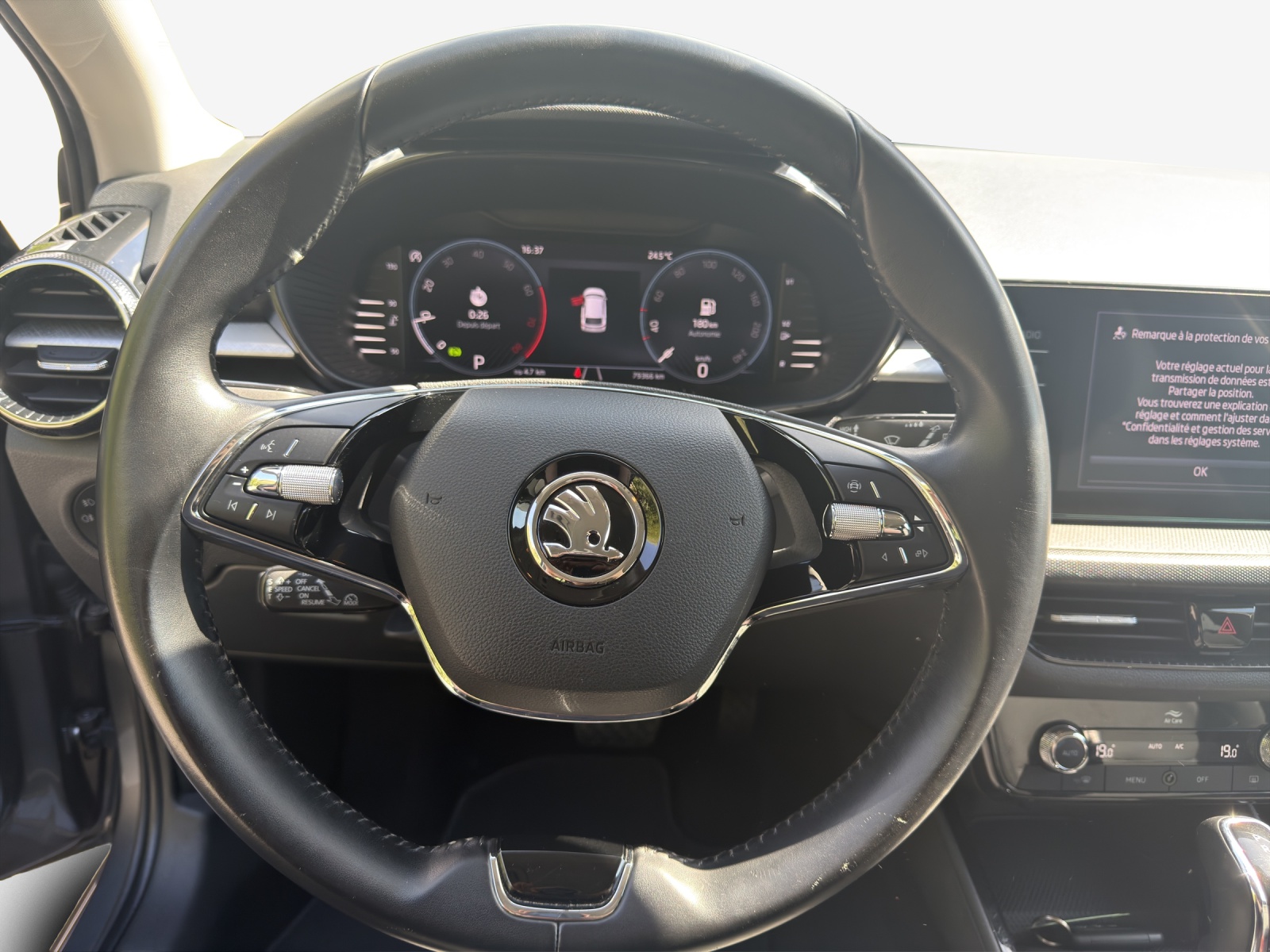 SKODA Fabia 1.0 TSI Ambition DSG-image-9