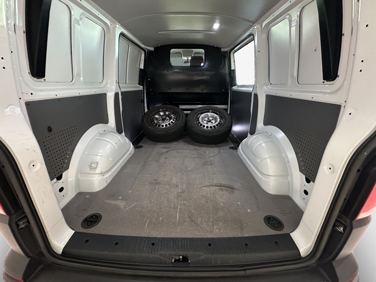 VW T6.1 2.0 TDI-image-11