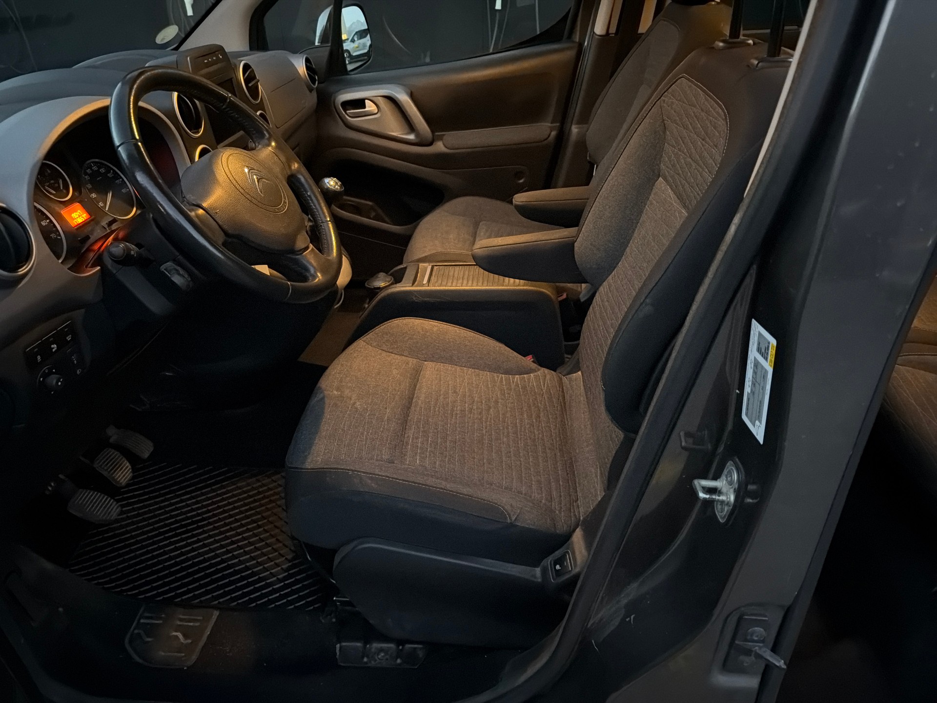 CITROEN Berlingo 1.6 BlueHDi Shine-image-12