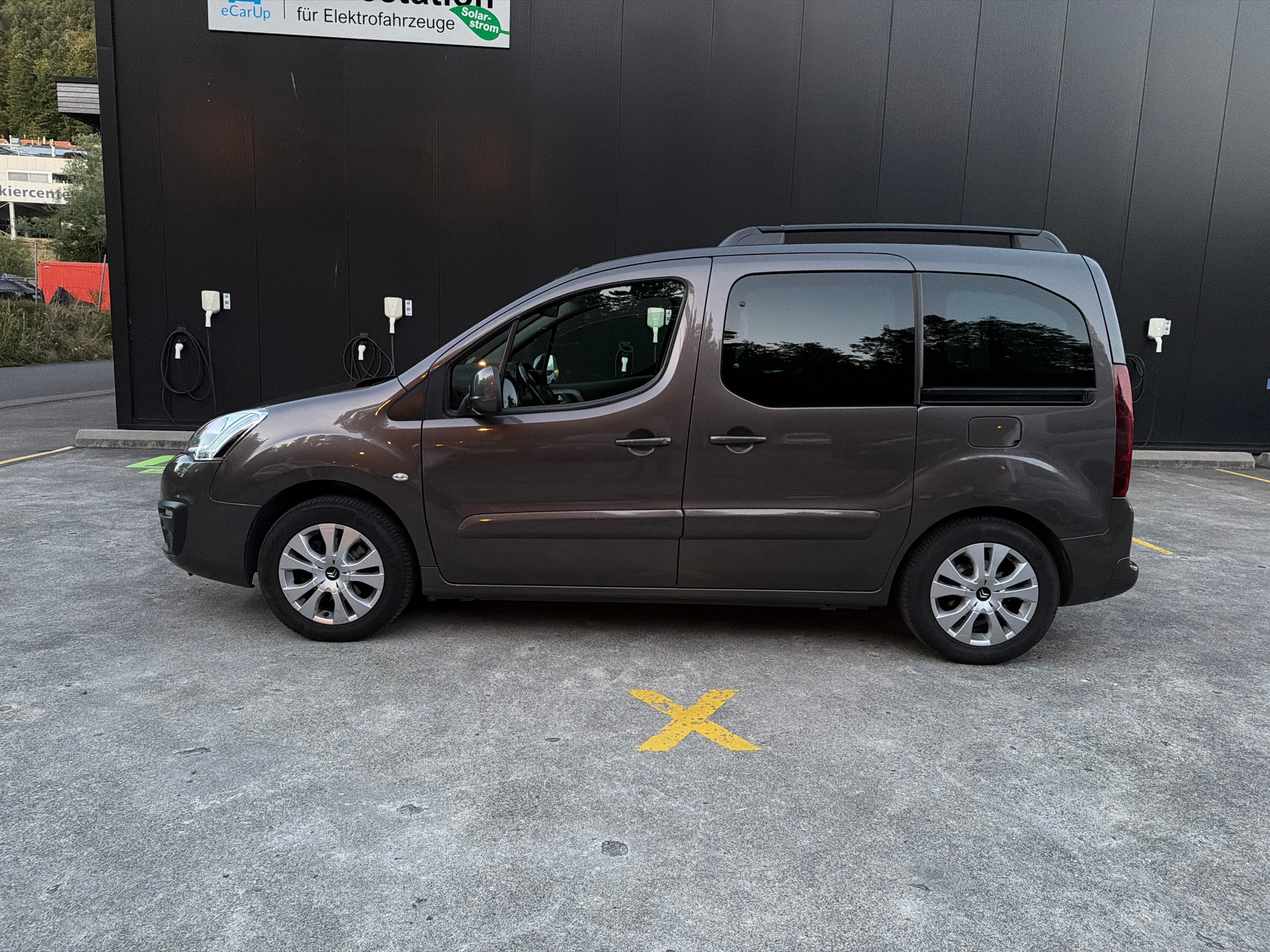 CITROEN Berlingo 1.6 BlueHDi Shine-image-1
