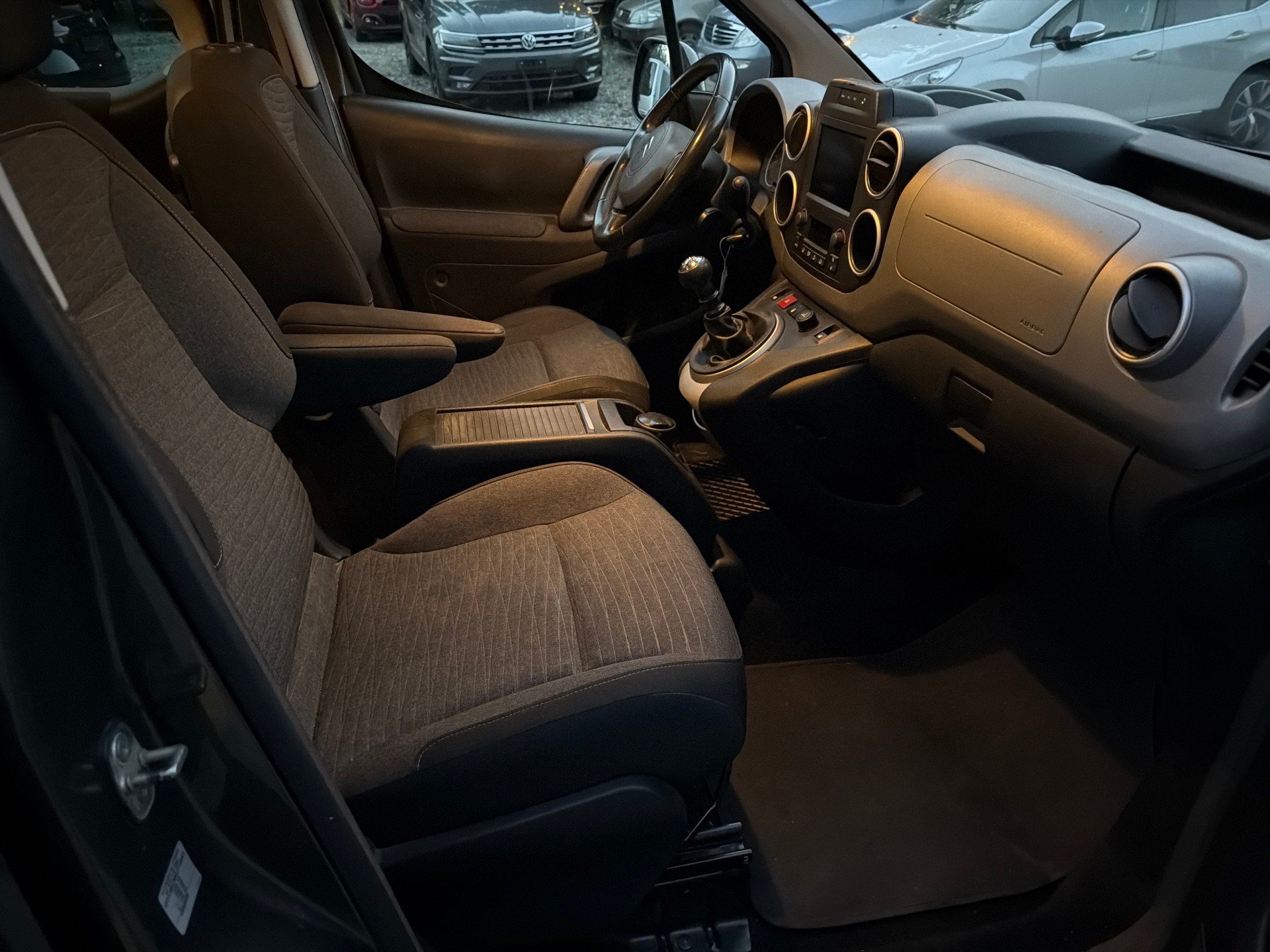 CITROEN Berlingo 1.6 BlueHDi Shine-image-9