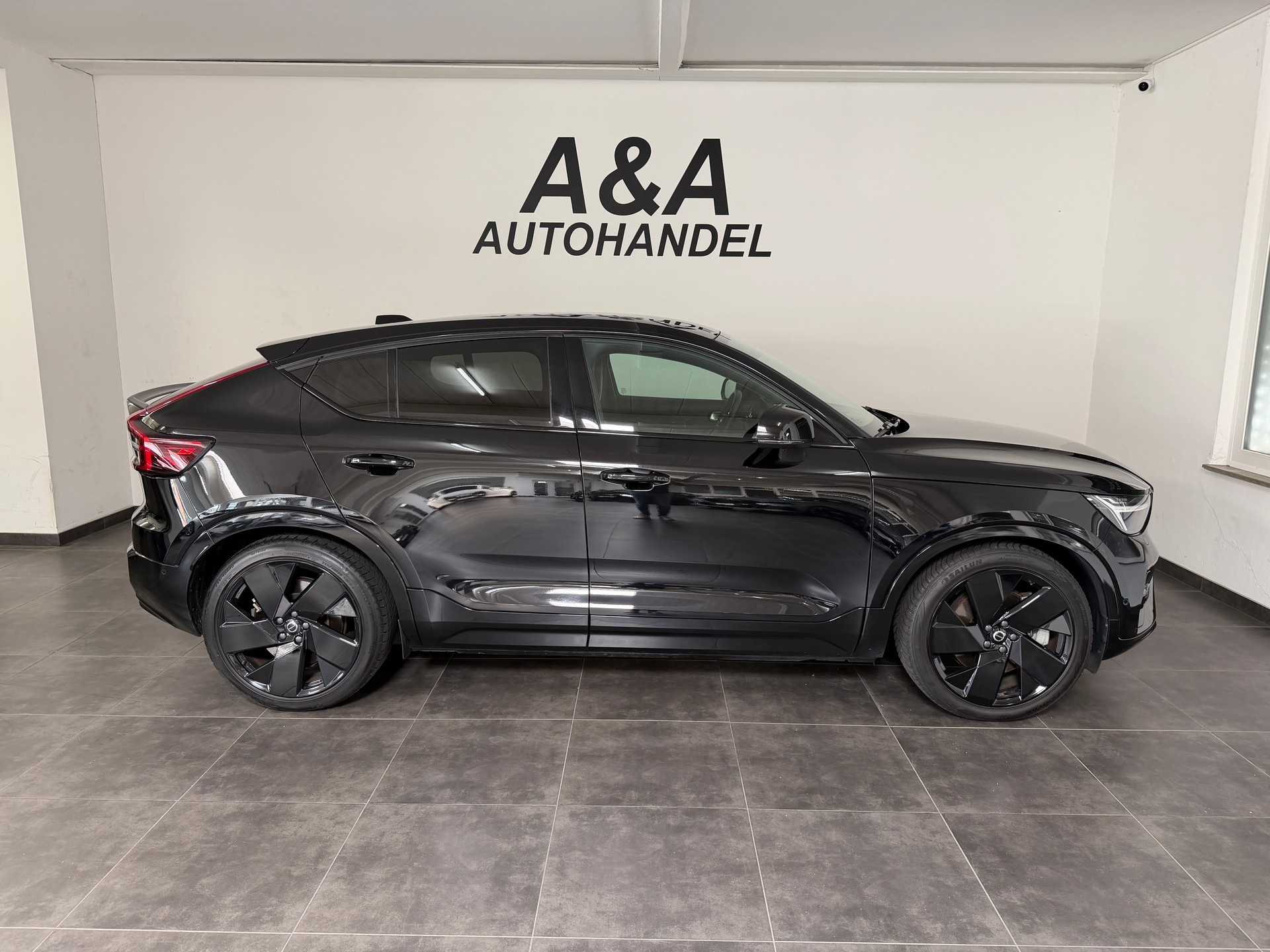 VOLVO C40 Recharge P8 Twin AWD Pure Electric Ultimate-image-2