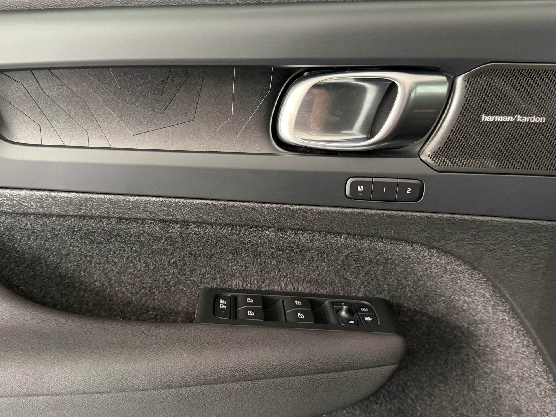 VOLVO C40 Recharge P8 Twin AWD Pure Electric Ultimate-image-9