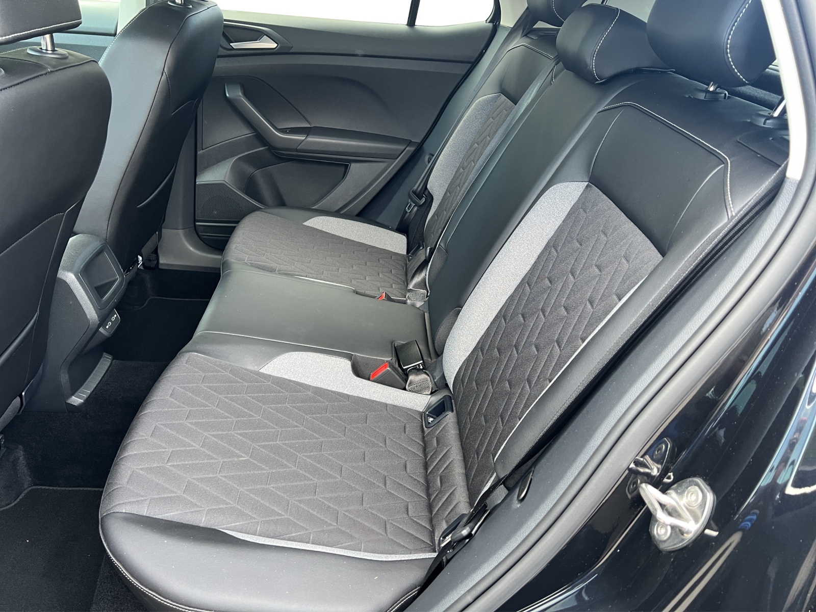VW T-Cross 1.0 TSI EVO Life DSG-image-13