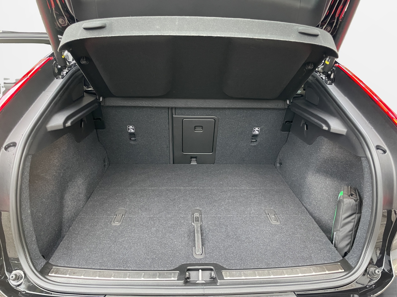VOLVO C40 E80 Ultimate AWD-image-14