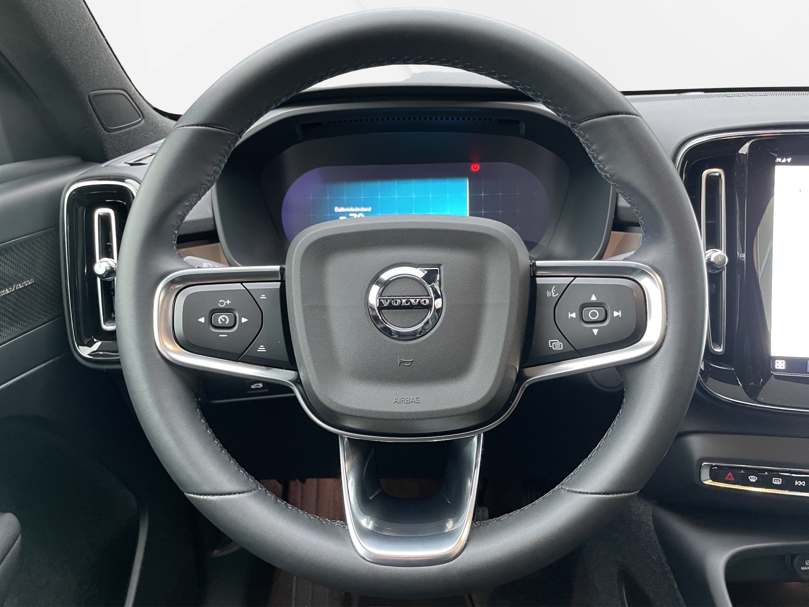 VOLVO C40 E80 Ultimate AWD-image-11