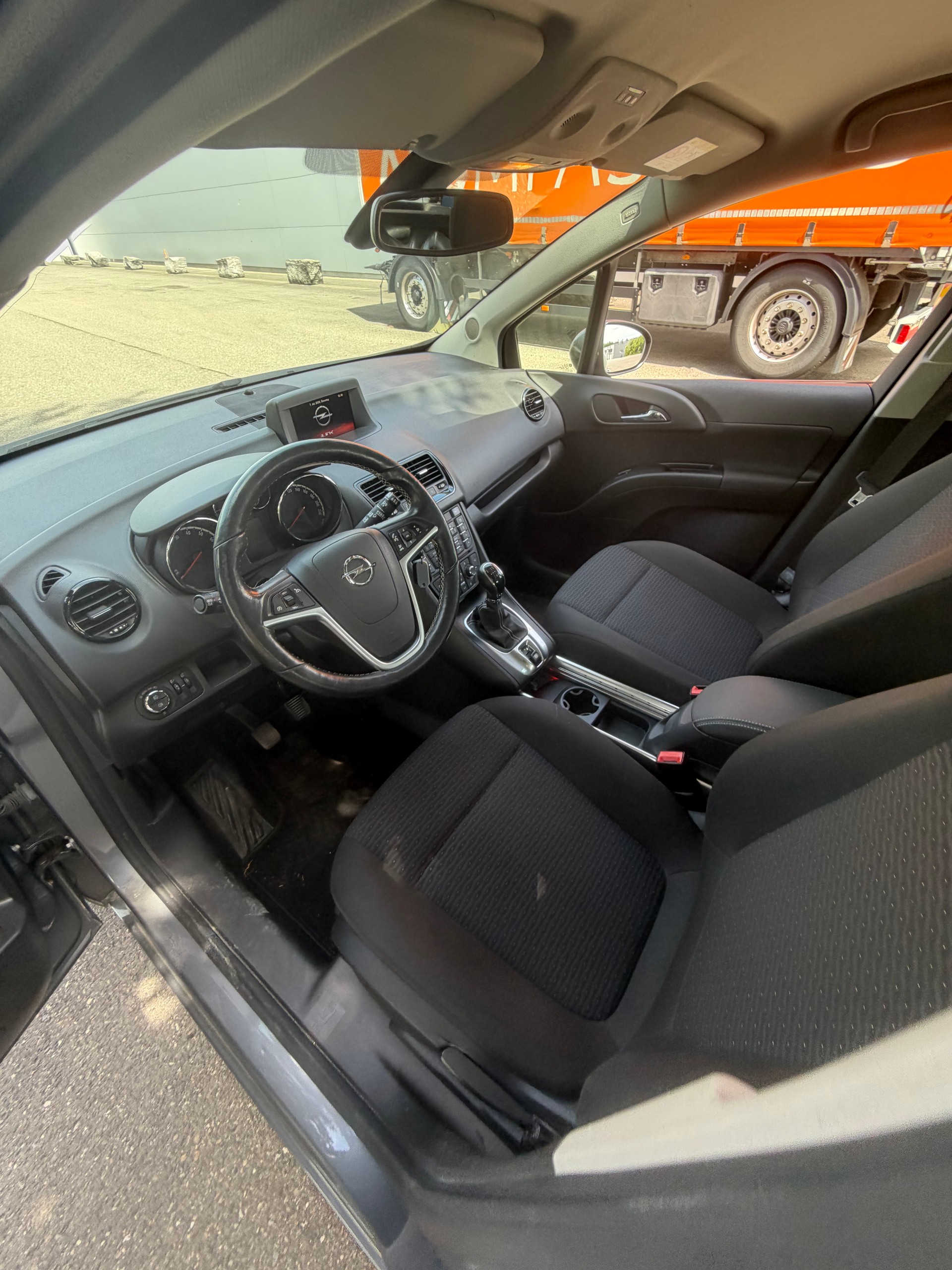 OPEL Meriva 1.4 Turbo Cosmo-image-12