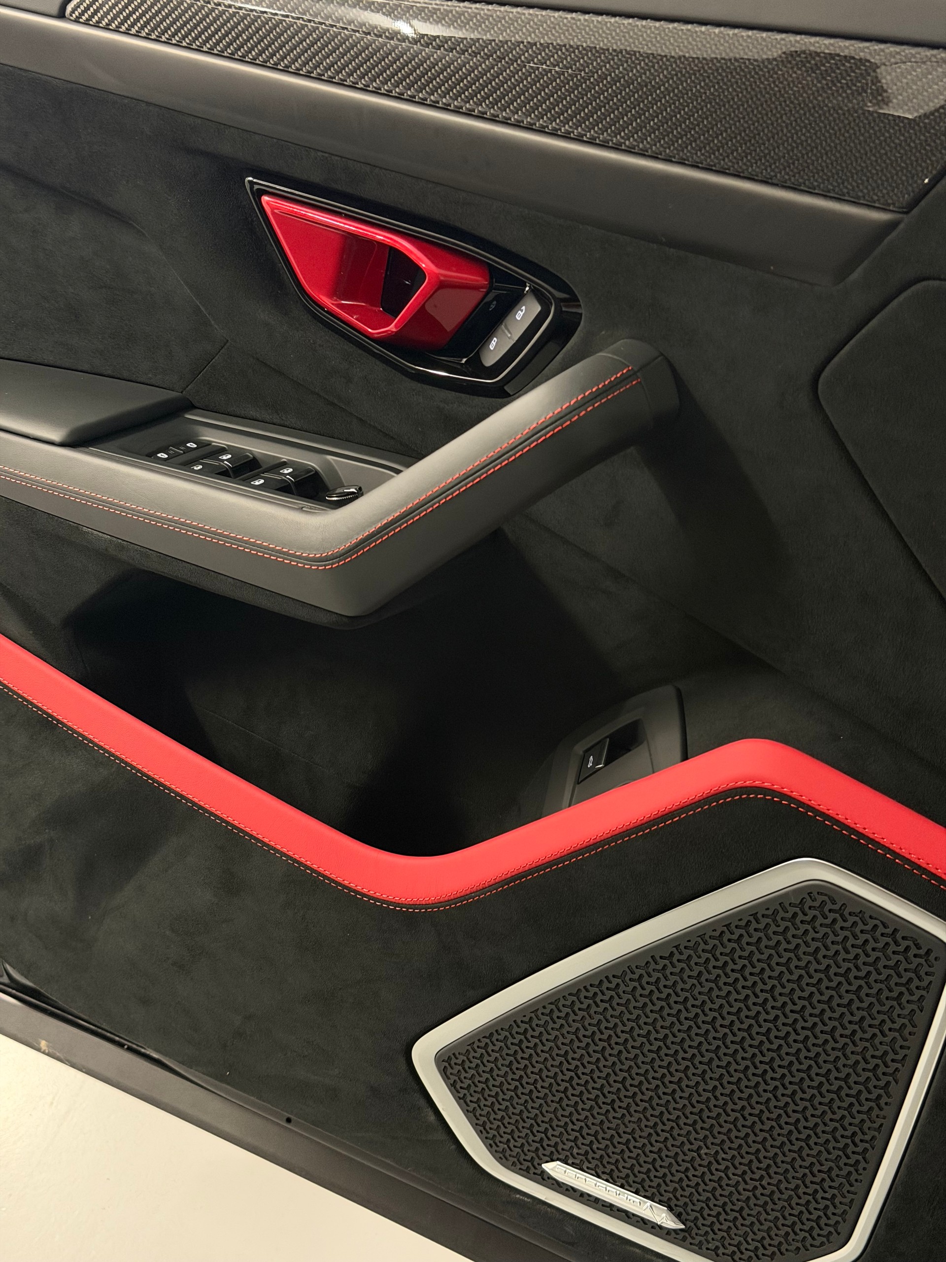 LAMBORGHINI Urus E-Gear Performante-image-13