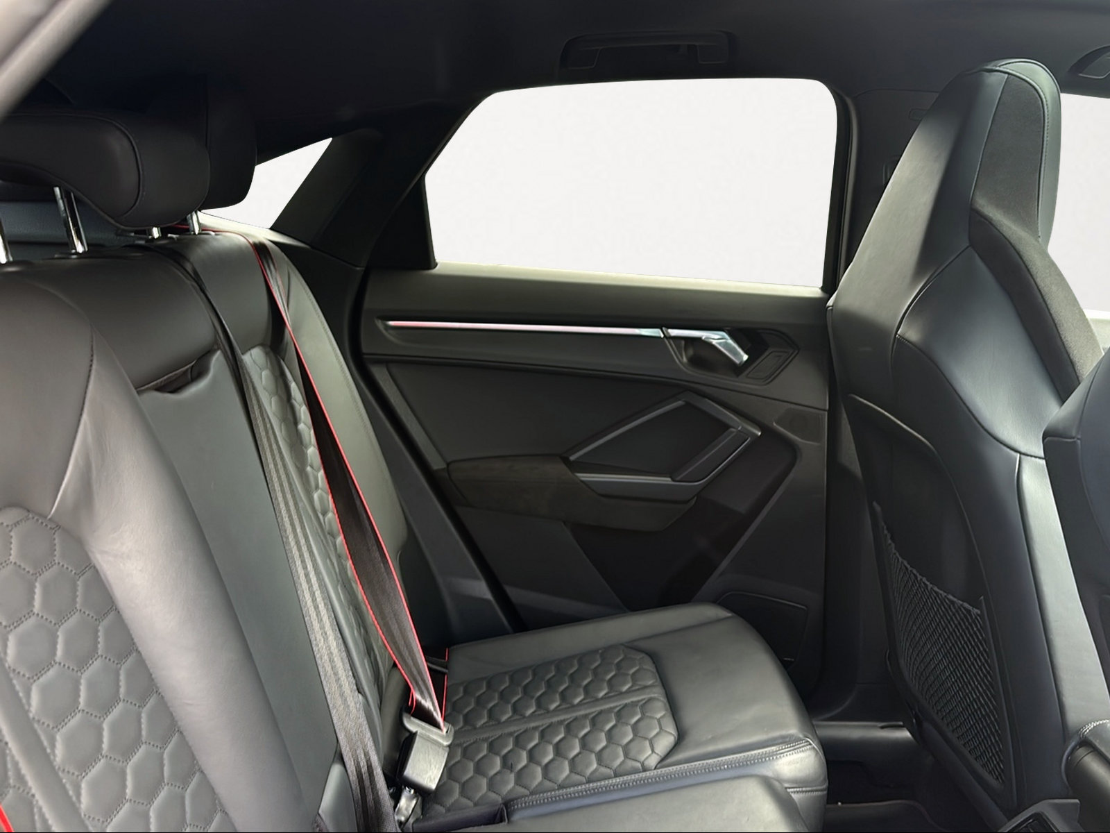AUDI RS Q3 Sportback quattro S tronic-image-4