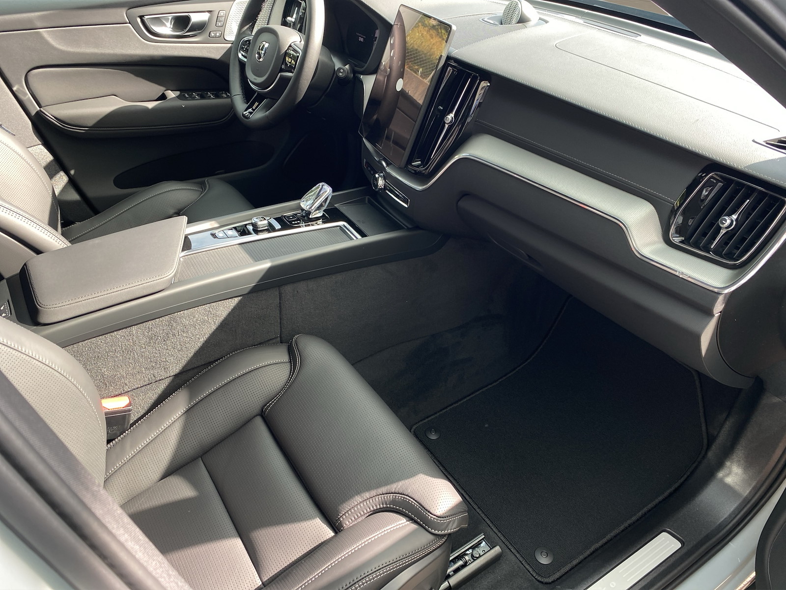 VOLVO XC60 2.0 T8 TE Black Edition eAWD-image-10
