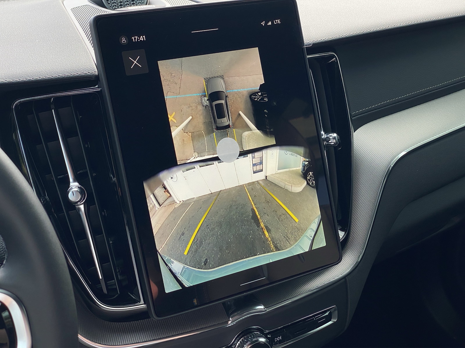 VOLVO XC60 2.0 T8 TE Black Edition eAWD-image-13