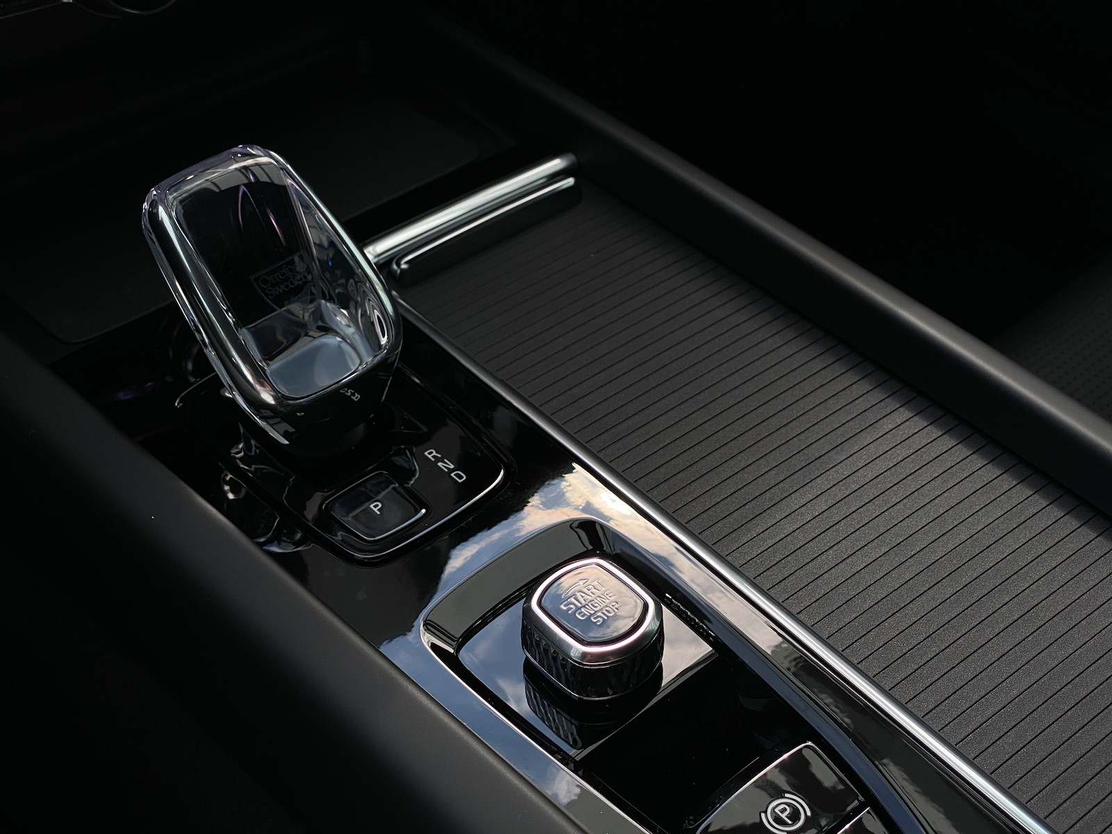 VOLVO XC60 2.0 T8 TE Black Edition eAWD-image-14