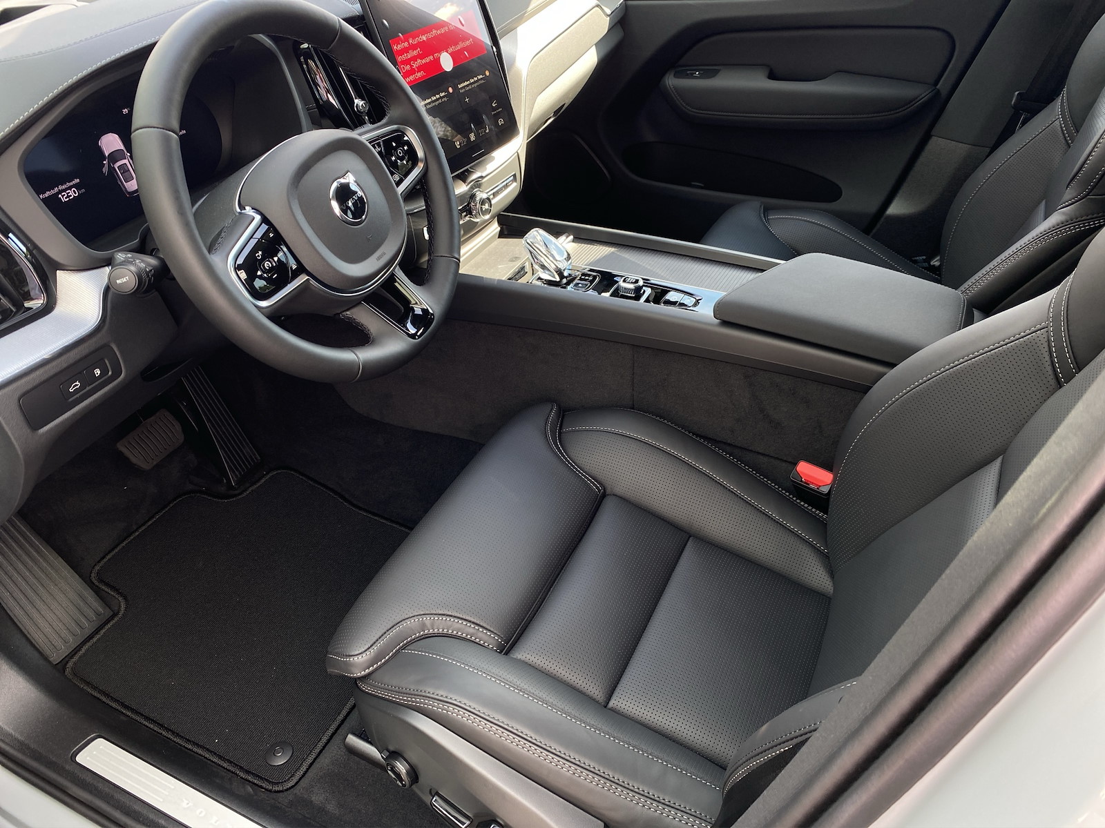 VOLVO XC60 2.0 T8 TE Black Edition eAWD-image-8