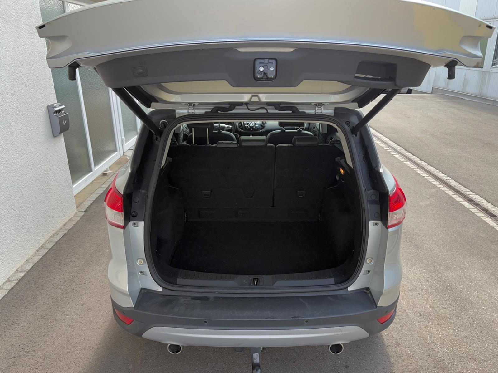 FORD Kuga 2.0 TDCi Titanium 4WD Leder Panorama AHK Kamera PDC V+H-image-12