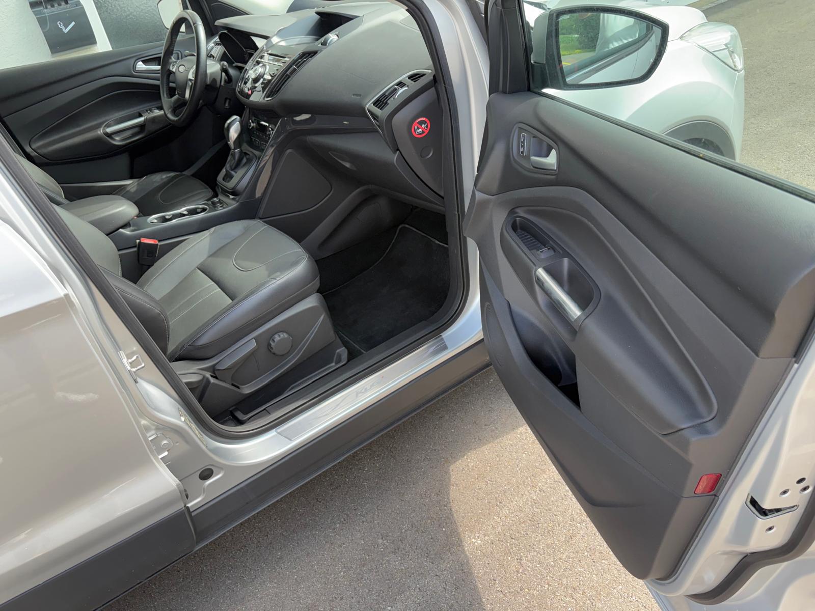 FORD Kuga 2.0 TDCi Titanium 4WD Leder Panorama AHK Kamera PDC V+H-image-10