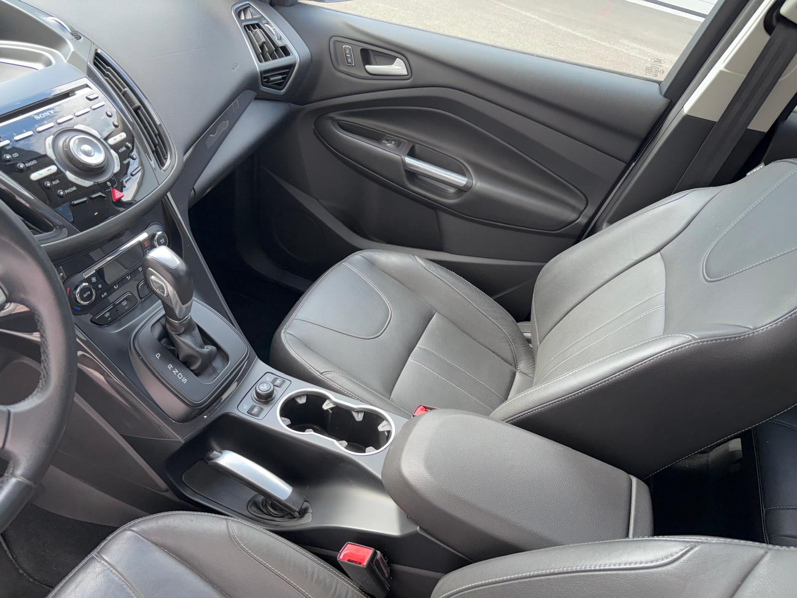 FORD Kuga 2.0 TDCi Titanium 4WD Leder Panorama AHK Kamera PDC V+H-image-7
