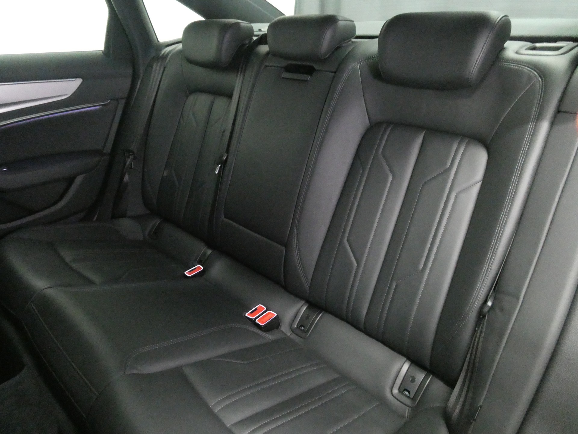 AUDI A6 Limousine 55 TFSI Sport quattro S-tronic - Panorama - Navi - Leder - LED - Kamera - 340 PS-image-11