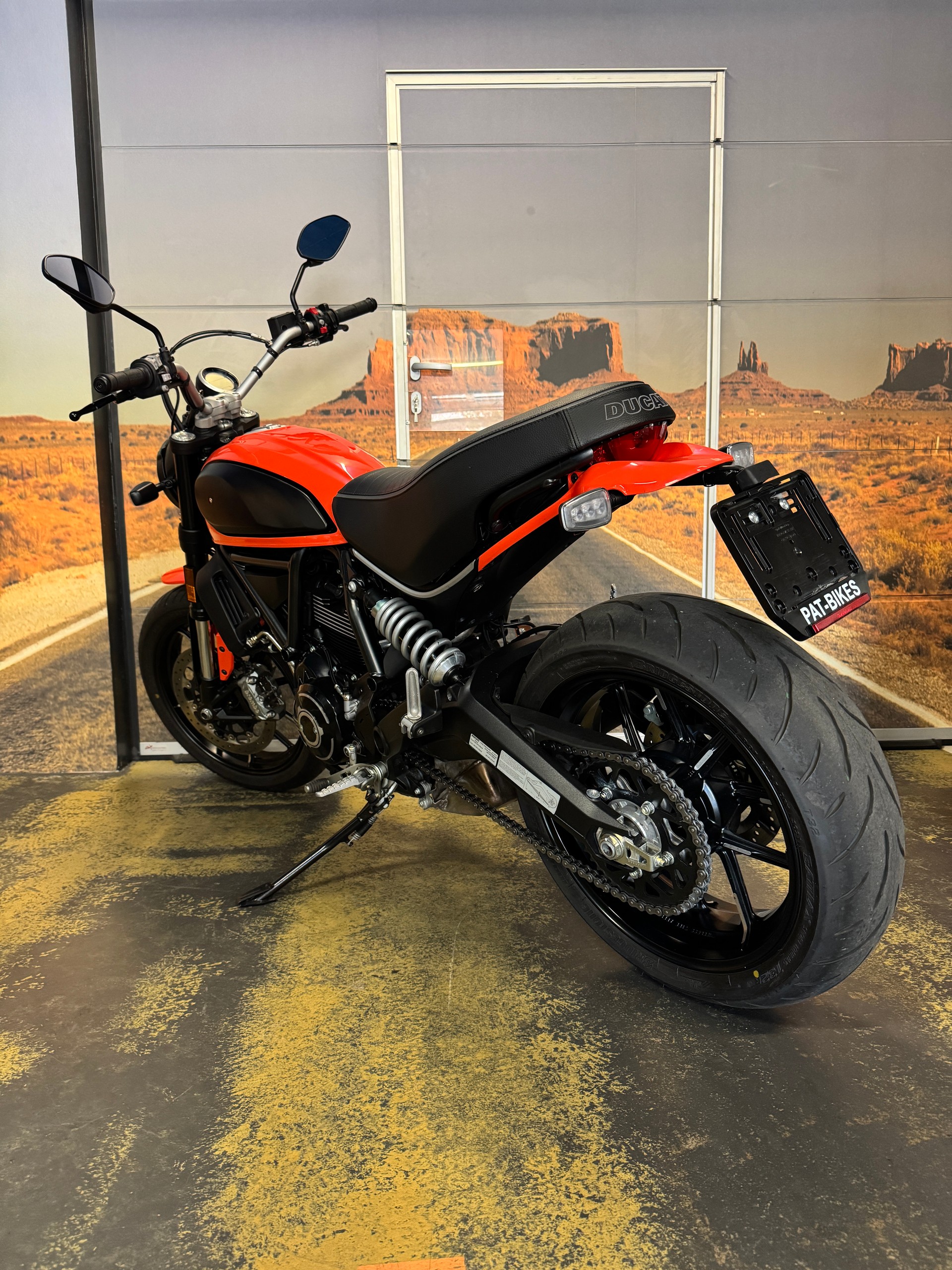 DUCATI Scrambler 800 Classic ABS-image-3
