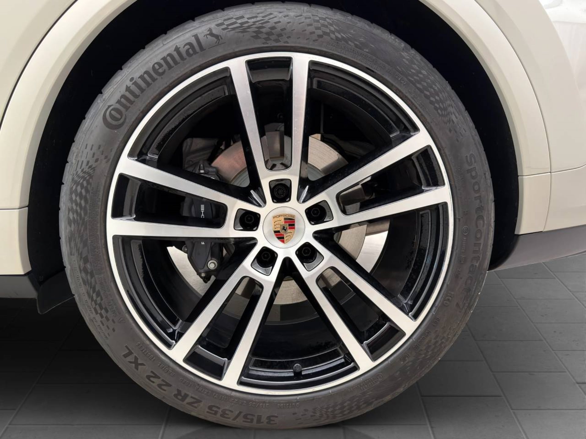 PORSCHE Cayenne E-Hybrid-image-11