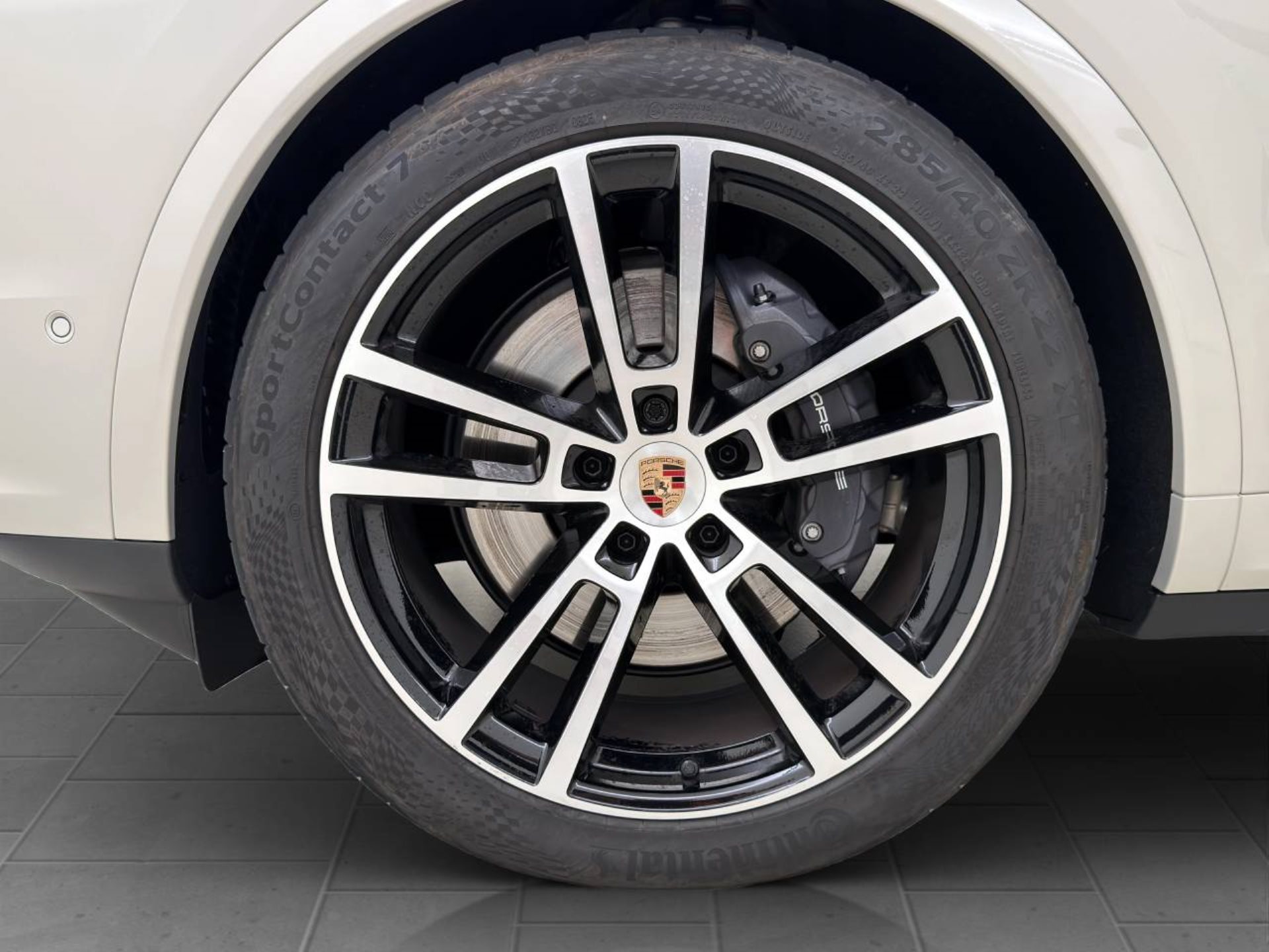 PORSCHE Cayenne E-Hybrid-image-10