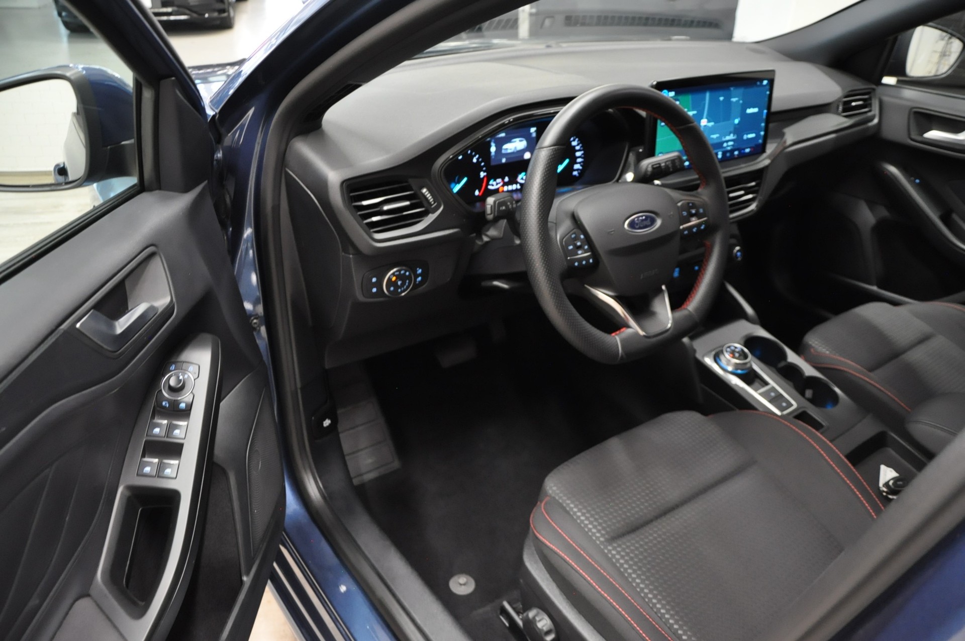FORD Focus 1.5 EcoBlue TDCi ST-Line Automatic-image-9