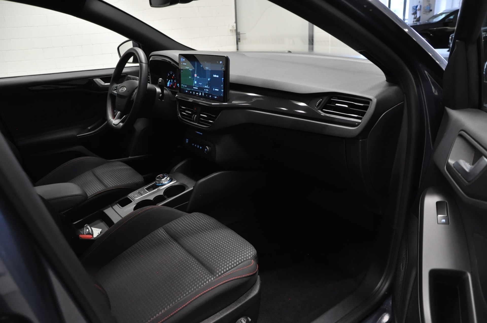 FORD Focus 1.5 EcoBlue TDCi ST-Line Automatic-image-12