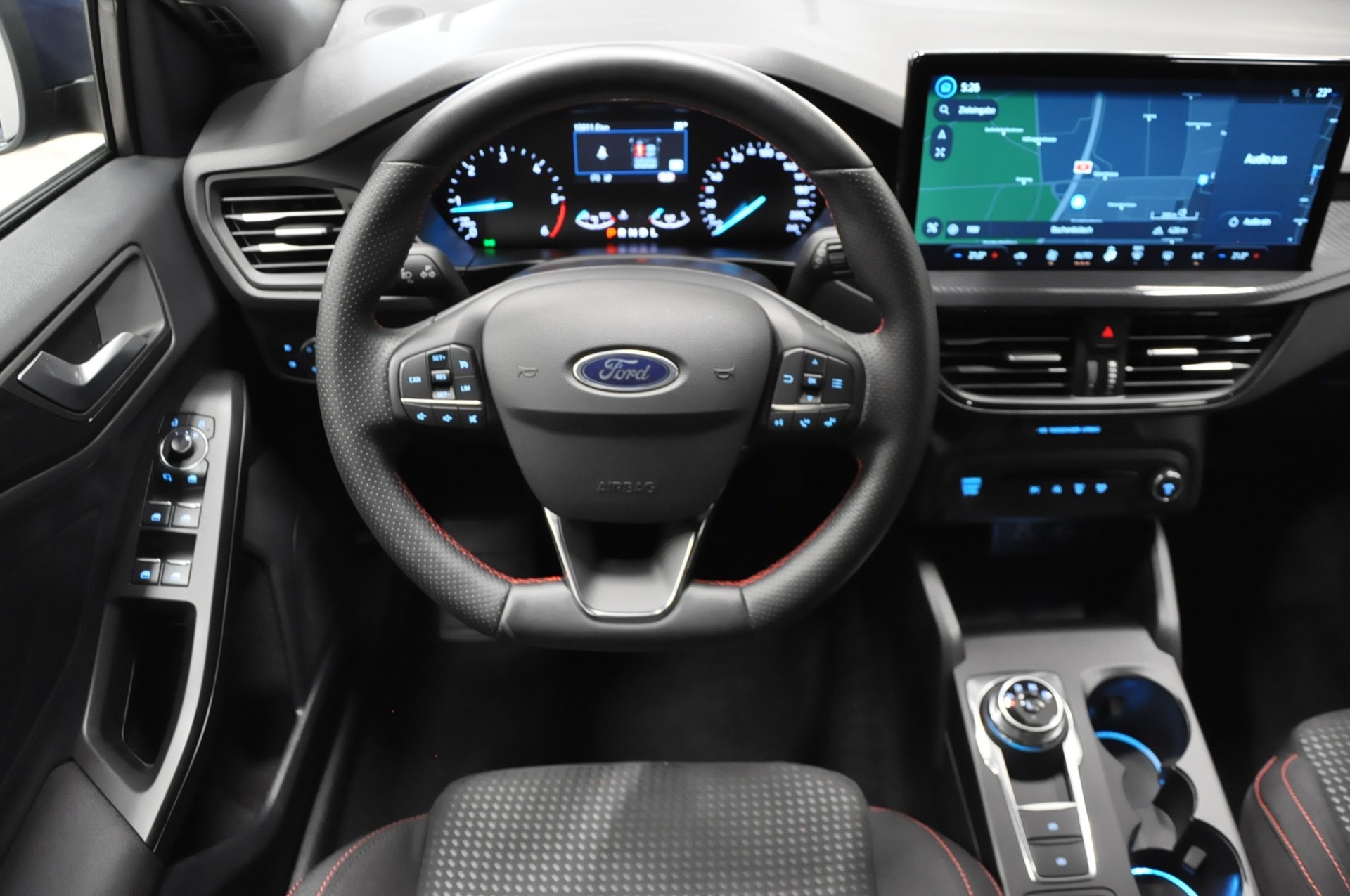 FORD Focus 1.5 EcoBlue TDCi ST-Line Automatic-image-17