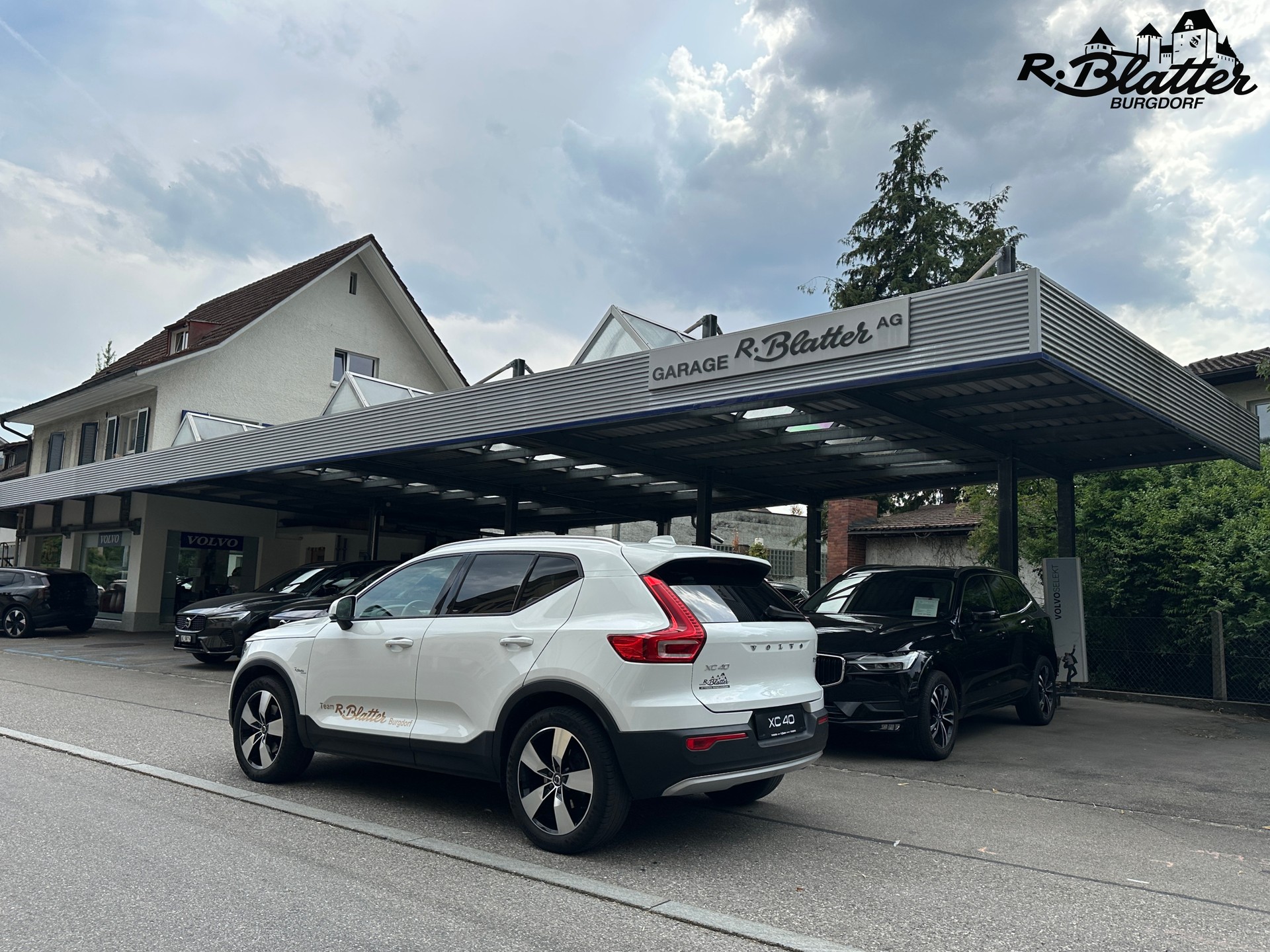 VOLVO XC40 T5 AWD Momentum Geartronic-image-3