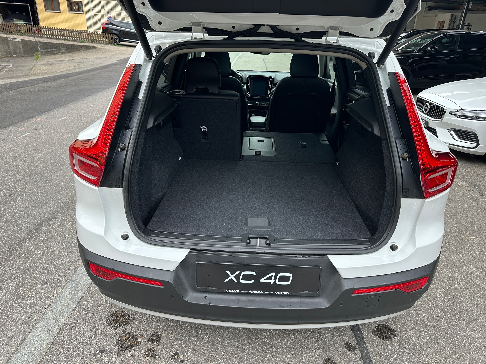 VOLVO XC40 T5 AWD Momentum Geartronic-image-14