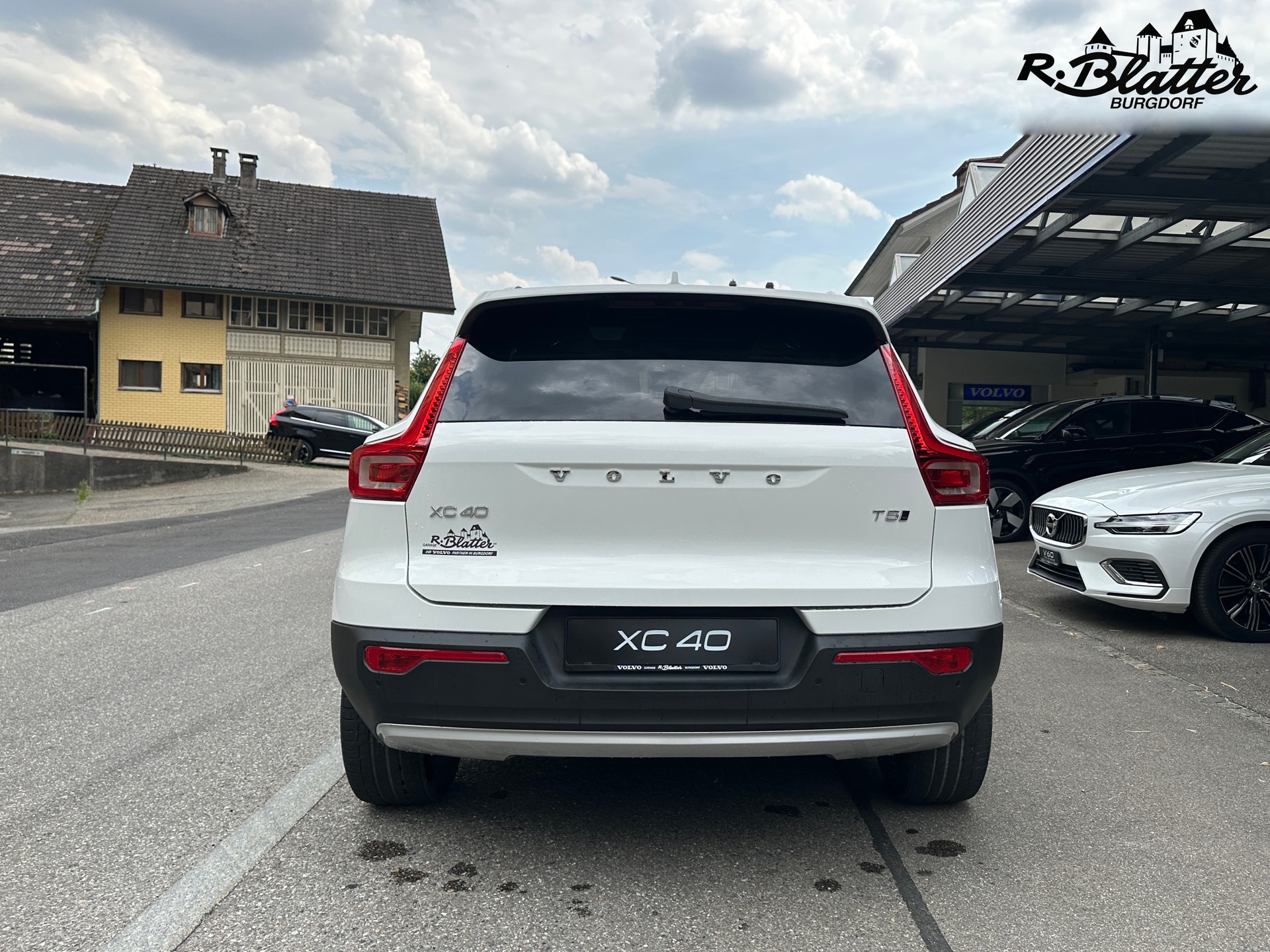 VOLVO XC40 T5 AWD Momentum Geartronic-image-4