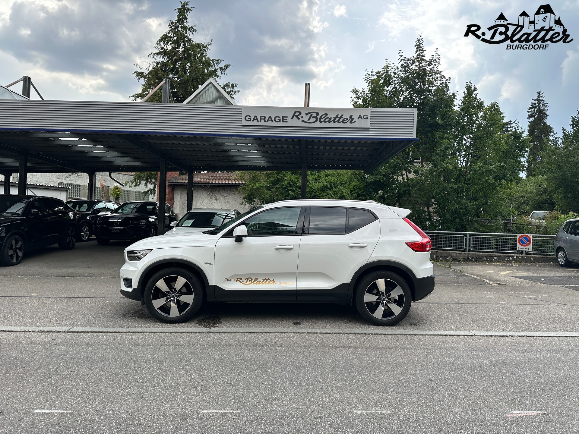 VOLVO XC40 T5 AWD Momentum Geartronic-image-2