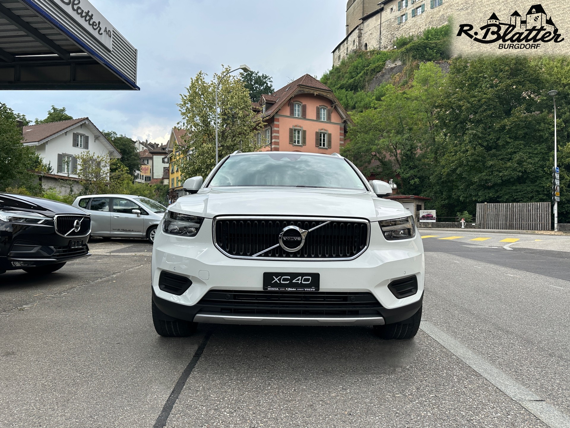 VOLVO XC40 T5 AWD Momentum Geartronic-image-1