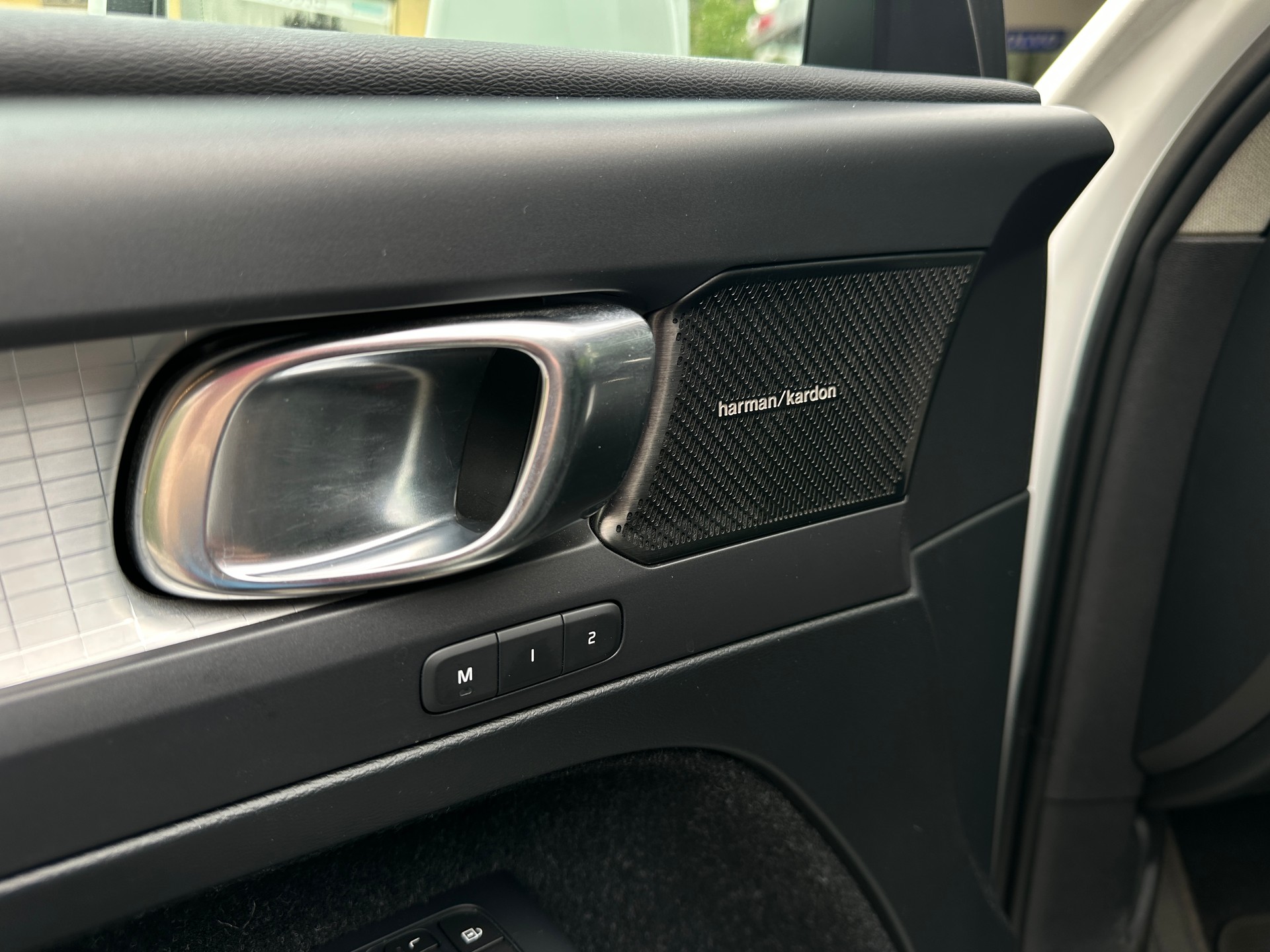VOLVO XC40 T5 AWD Momentum Geartronic-image-16