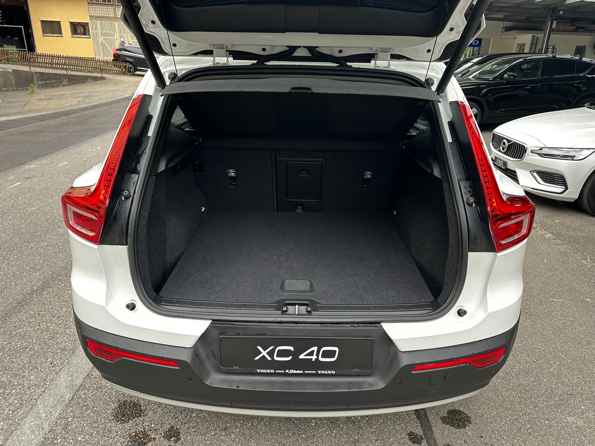 VOLVO XC40 T5 AWD Momentum Geartronic-image-13