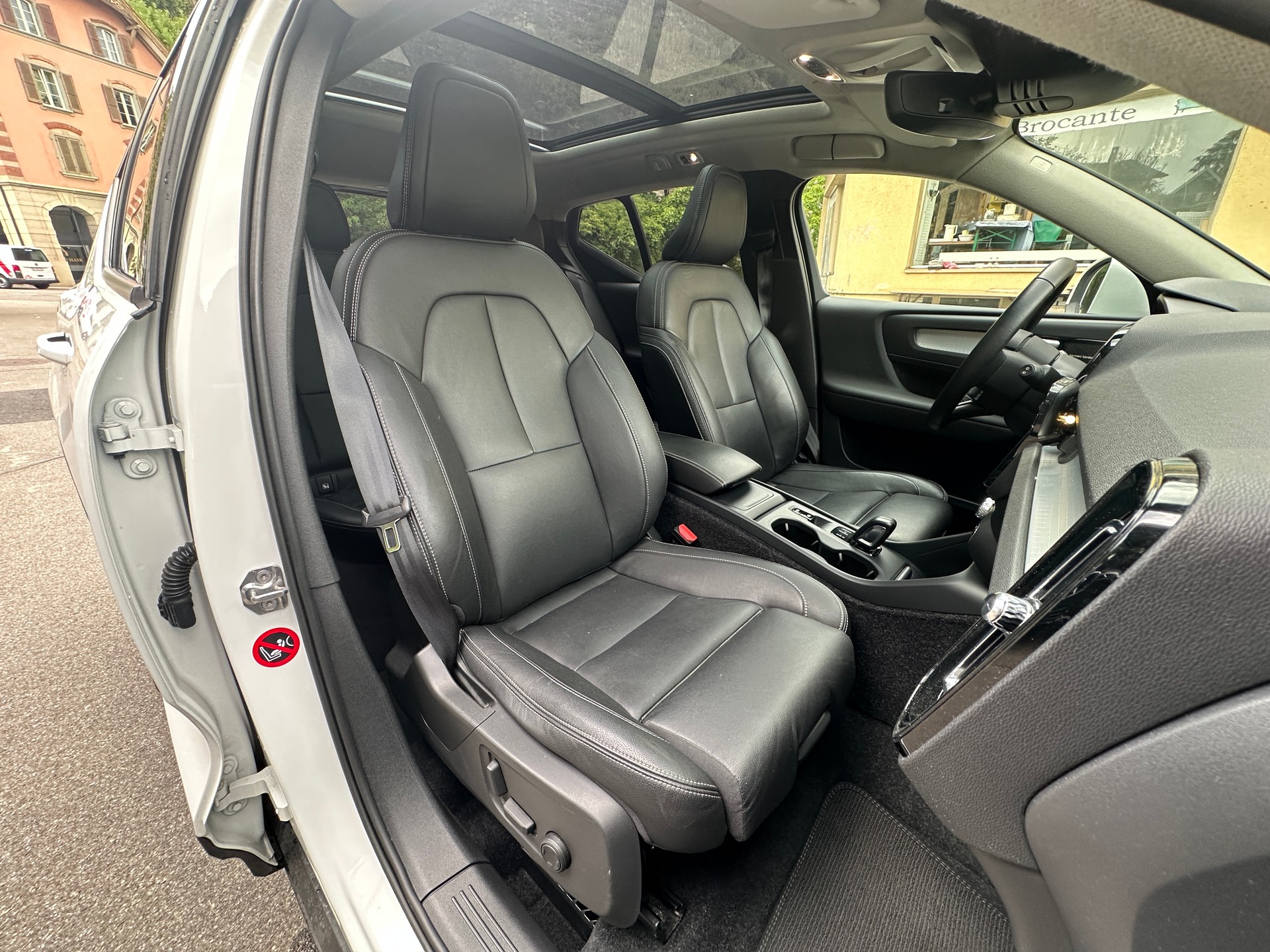 VOLVO XC40 T5 AWD Momentum Geartronic-image-11